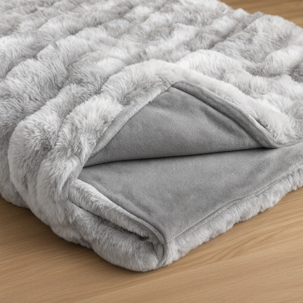 Pătură cuvertură pentru fotoliu din blană artificială alb gri cu model în relief 160x130 cm