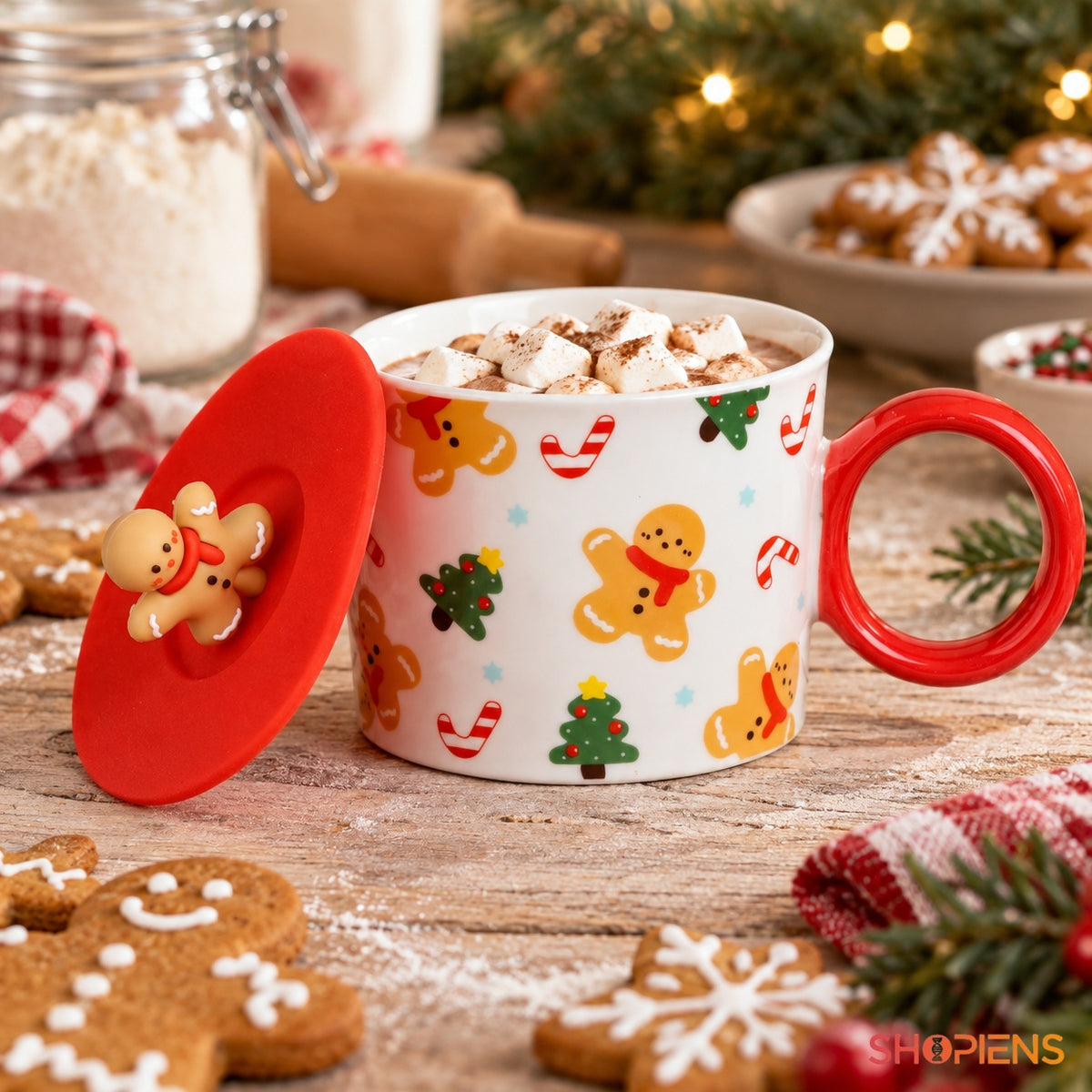 Cană cu turtă dulce și capac roșu, 400 ml în decor de Crăciun