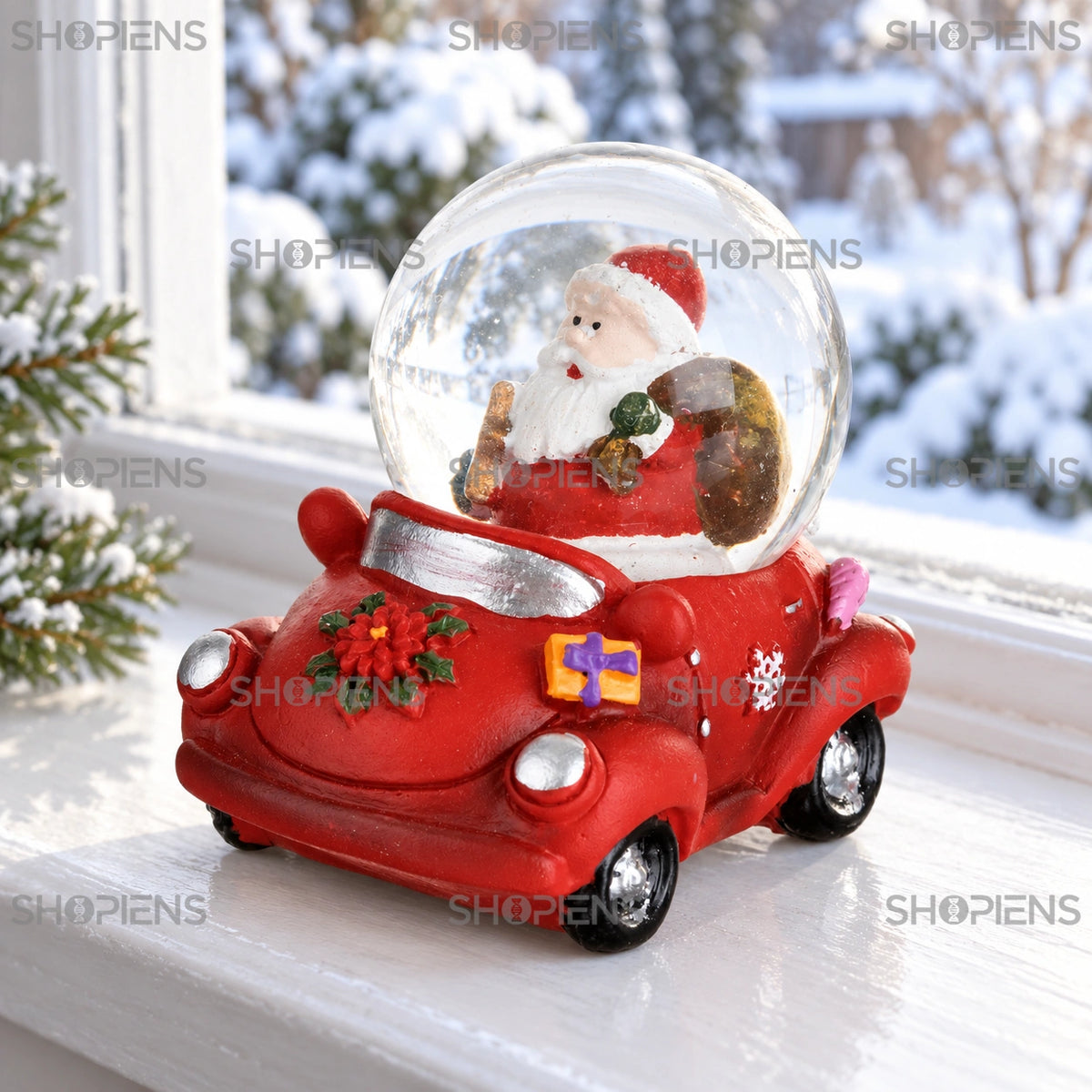 Mașinuță roșie cu glob și Moș Crăciun lângă fereastră într-un decor de iarnă | Shopiens®