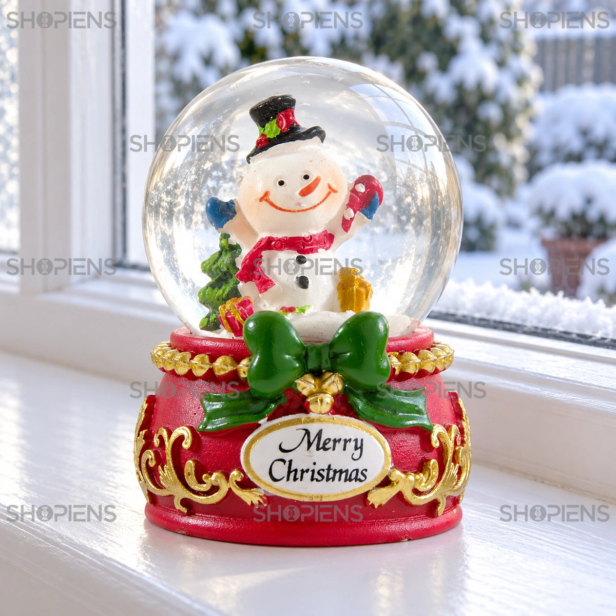 Glob de zăpadă cu om de zăpadă și fundă, 6 cm lângă fereastră într-un decor de iarnă | Shopiens®