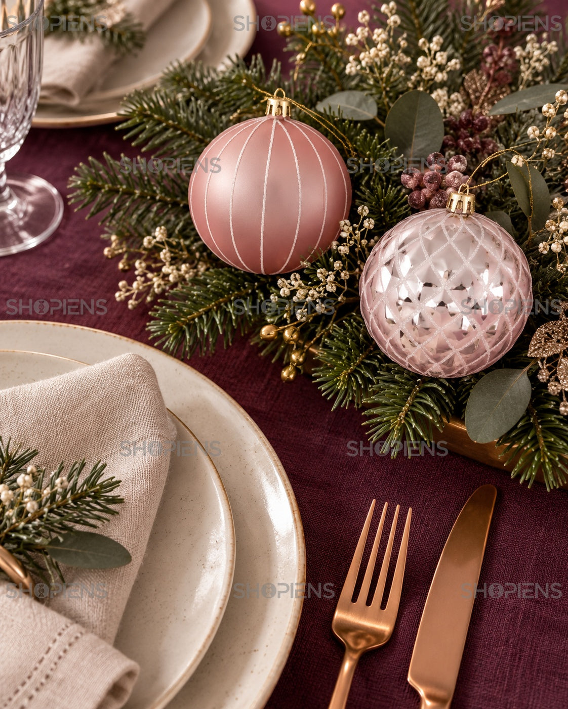 Globuri roz cu dungi și romburi, set 6 – decor pentru masa de Crăciun – Shopiens