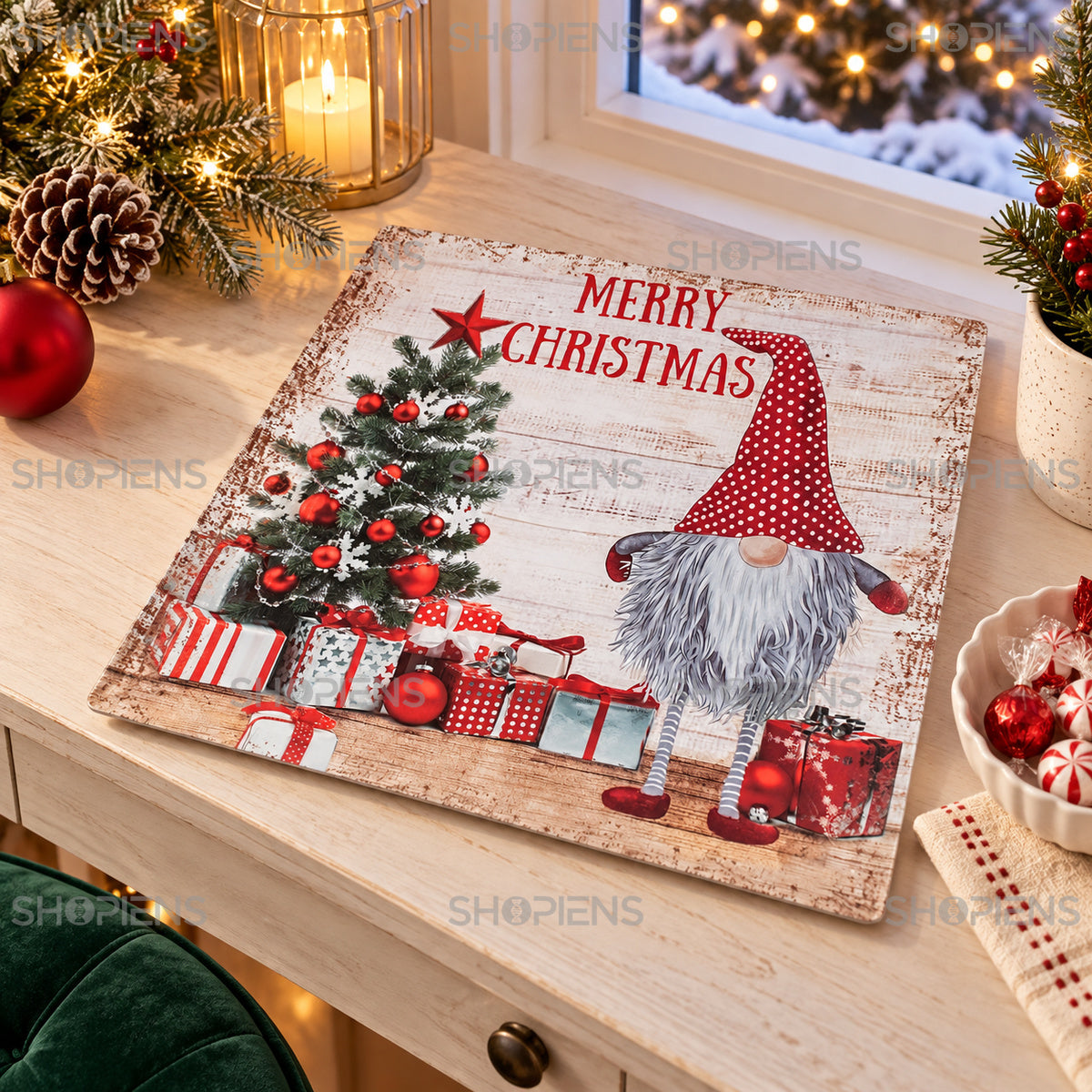 Platou decorativ din plastic cu gnom și brad, 30 × 30 cm, în decor de Crăciun, decor neinclus | Shopiens®