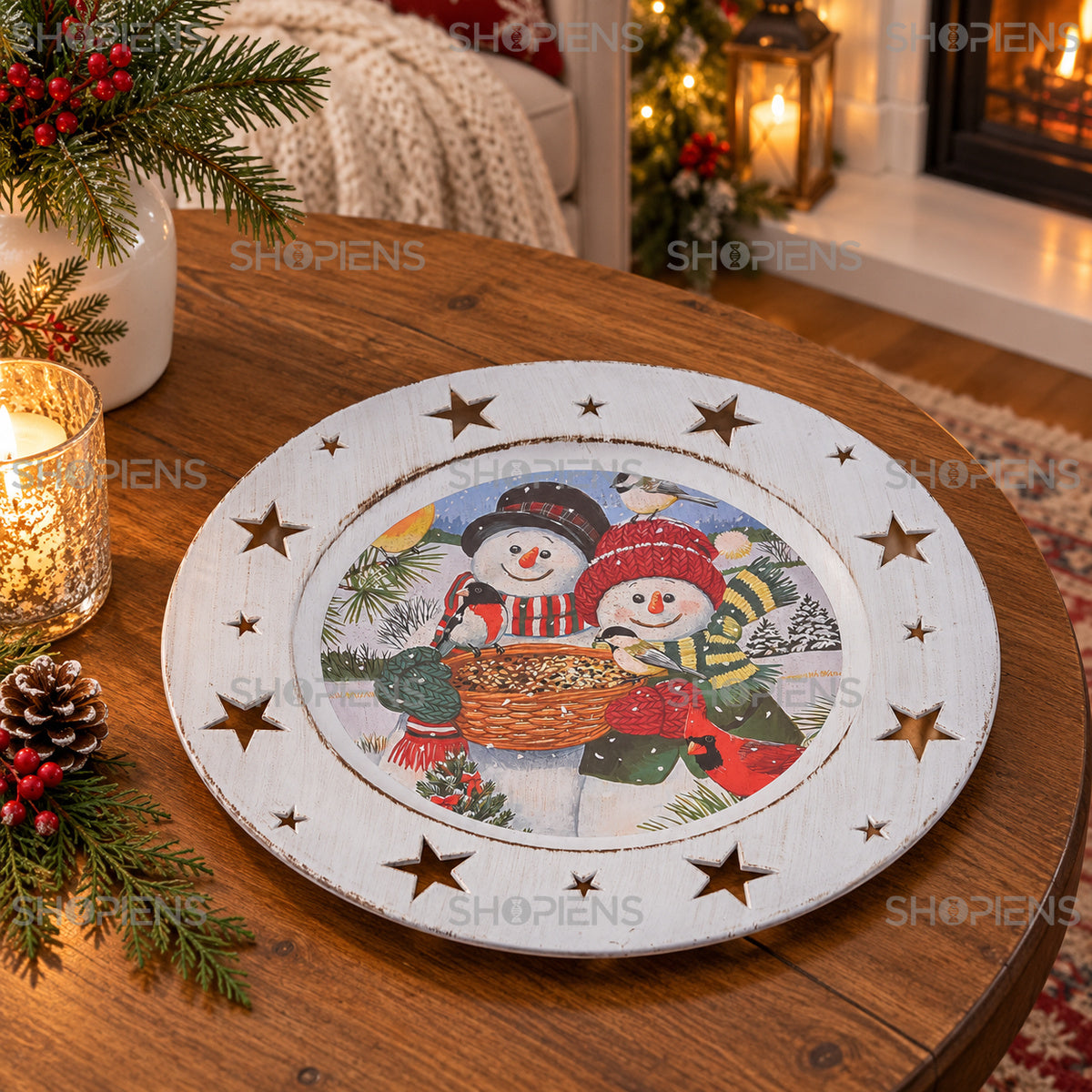 Platou alb din plastic cu oameni de zăpadă și stele decupate, Ø33 cm, în decor de Crăciun, decor neinclus | Shopiens®