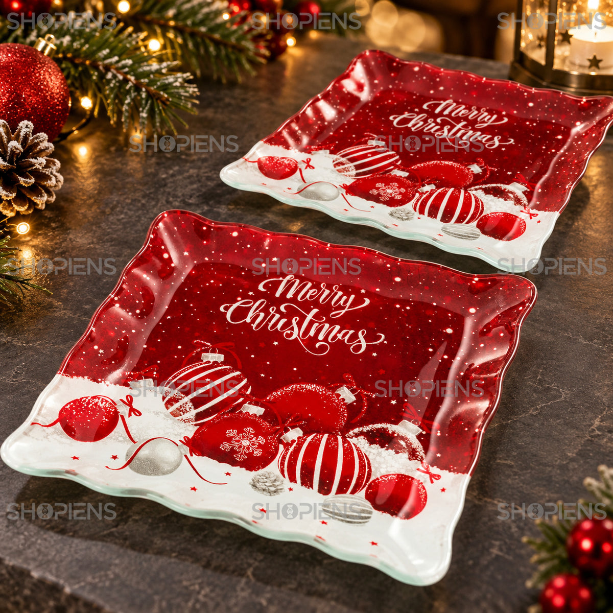 Set 2 farfurii de desert din sticlă cu globuri roșii, 17 × 17 cm, detaliu al imprimeului și marginii, decor neinclus | Shopiens®