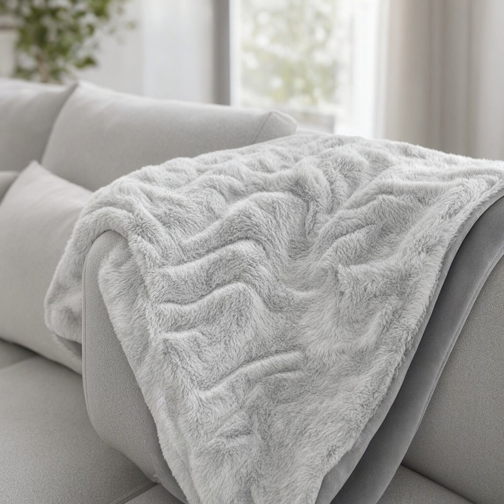 Pătură cuvertură pentru fotoliu din blană artificială alb gri cu model în relief 160x130 cm