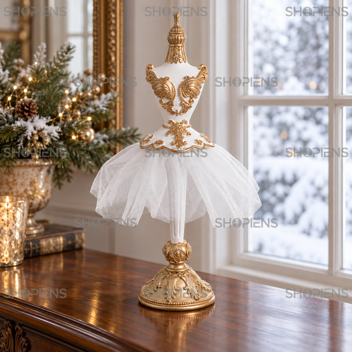 Balerină manechin cu tul și glitter șampanie, 38 cm pe o consolă lângă fereastră, într-un decor de iarnă | Shopiens®