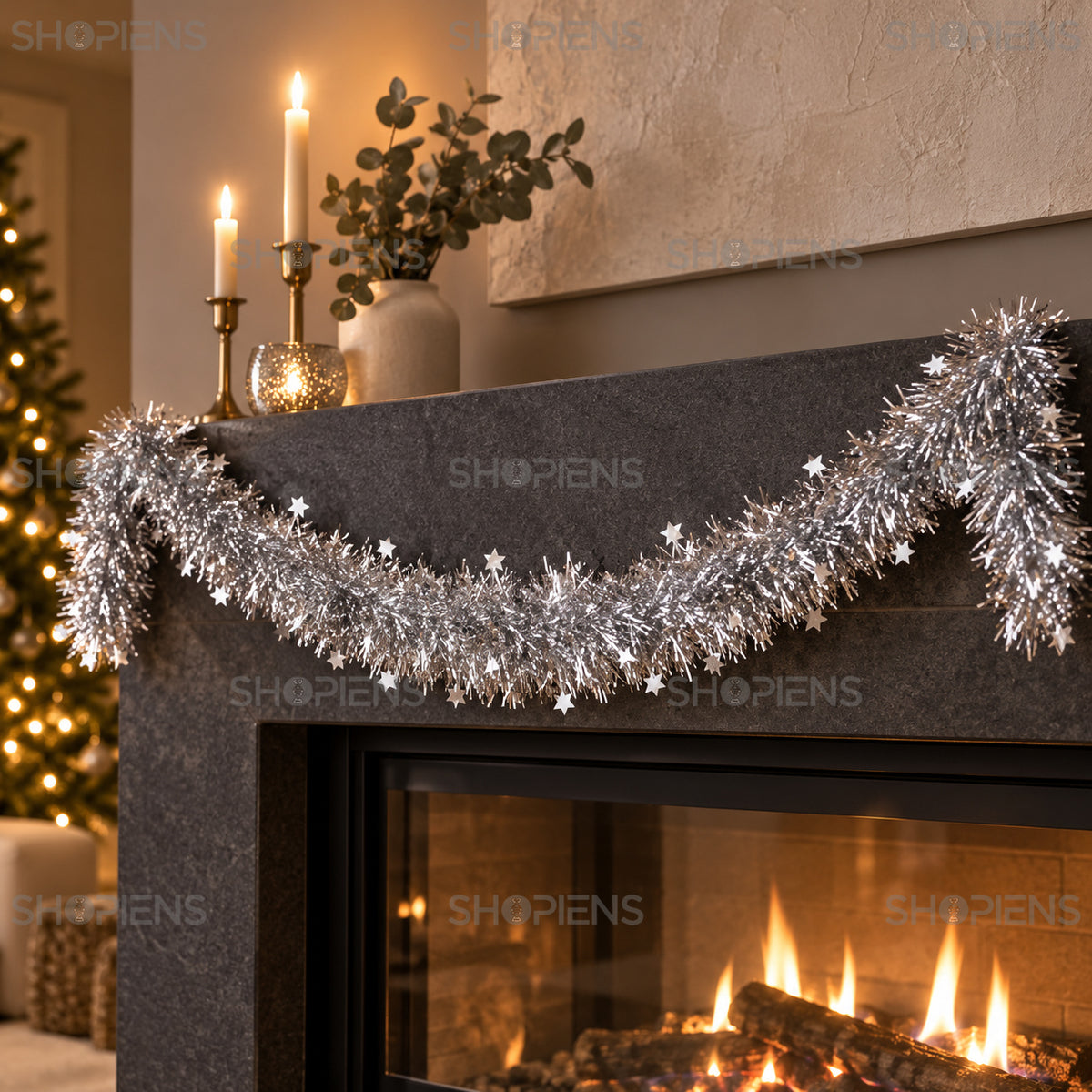 Beteală argintie tinsel cu steluțe, 3 m x 7 cm, în decor interior festiv, decor neinclus | Shopiens®