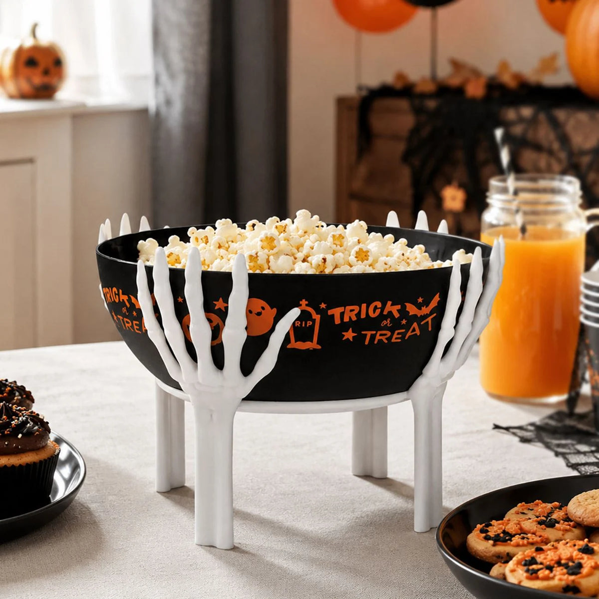 Bol Cu Suport Maini De Schelet, Halloween, 2,5 L - lifestyle principala - Shopiens