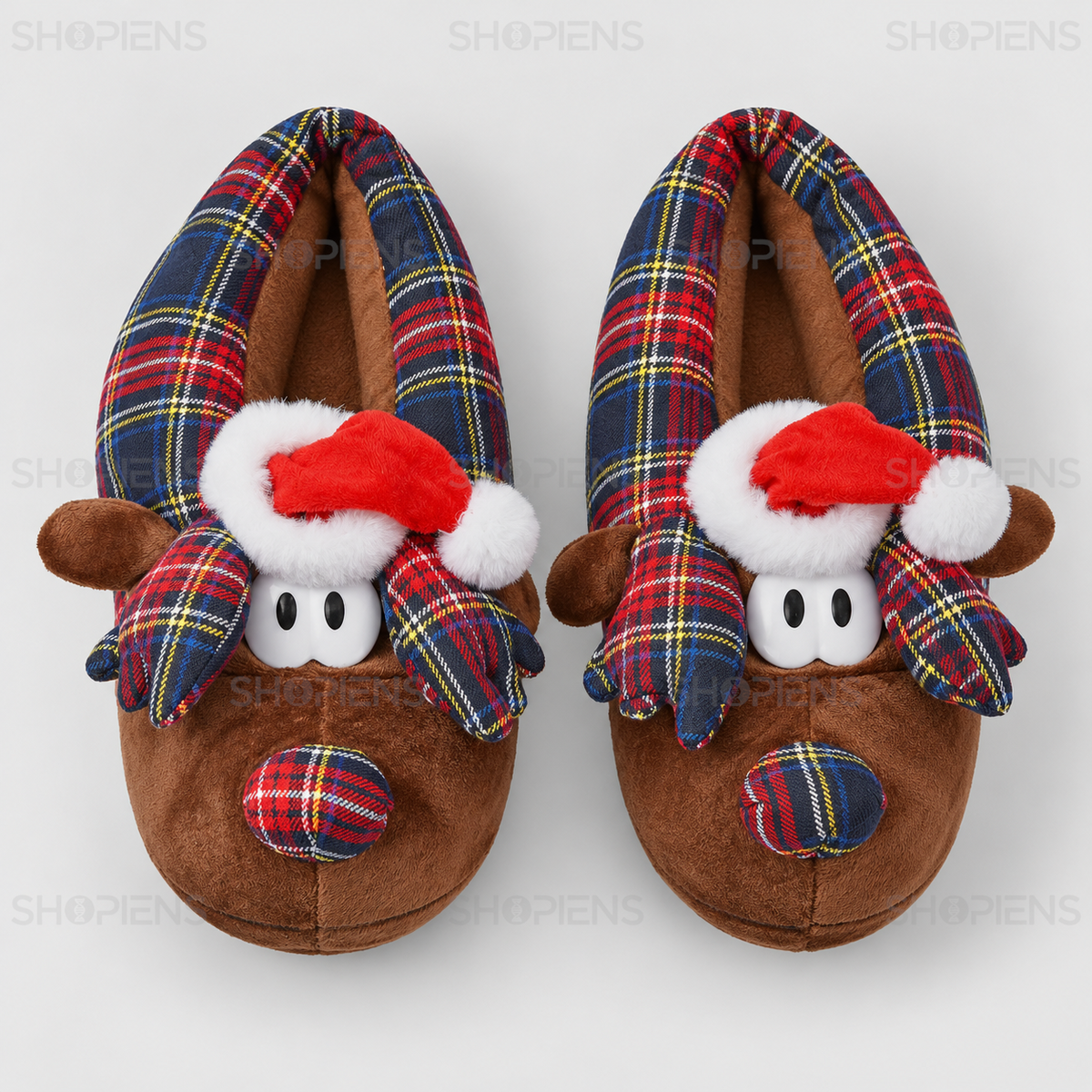 Botoși maro cu ren 3D, carouri și căciulă roșie, vedere de sus pe fundal gri deschis | Shopiens®