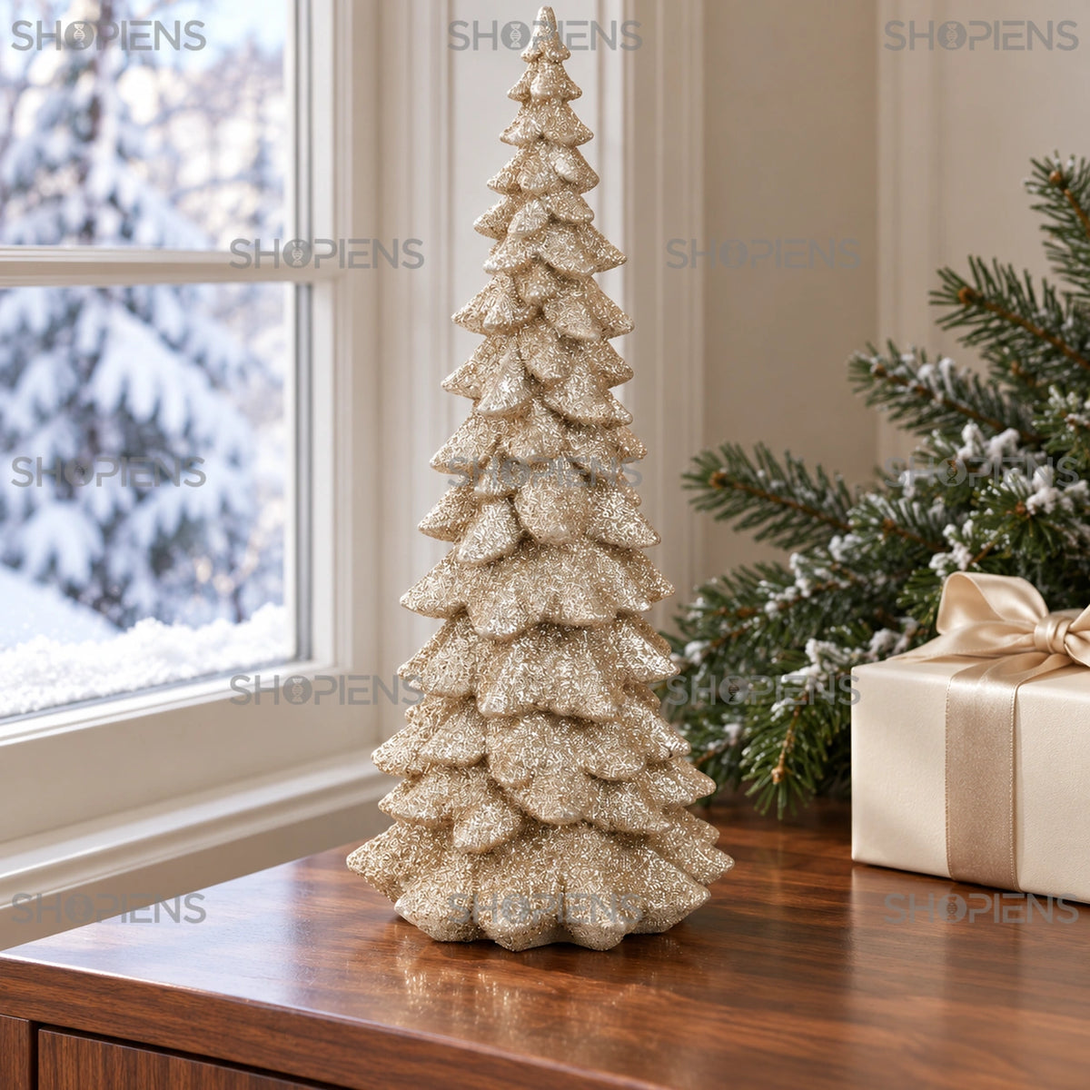 Brad ornamental cu ramuri șampanie și glitter, 33 cm pe o consolă lângă fereastră, într-un decor de iarnă | Shopiens®