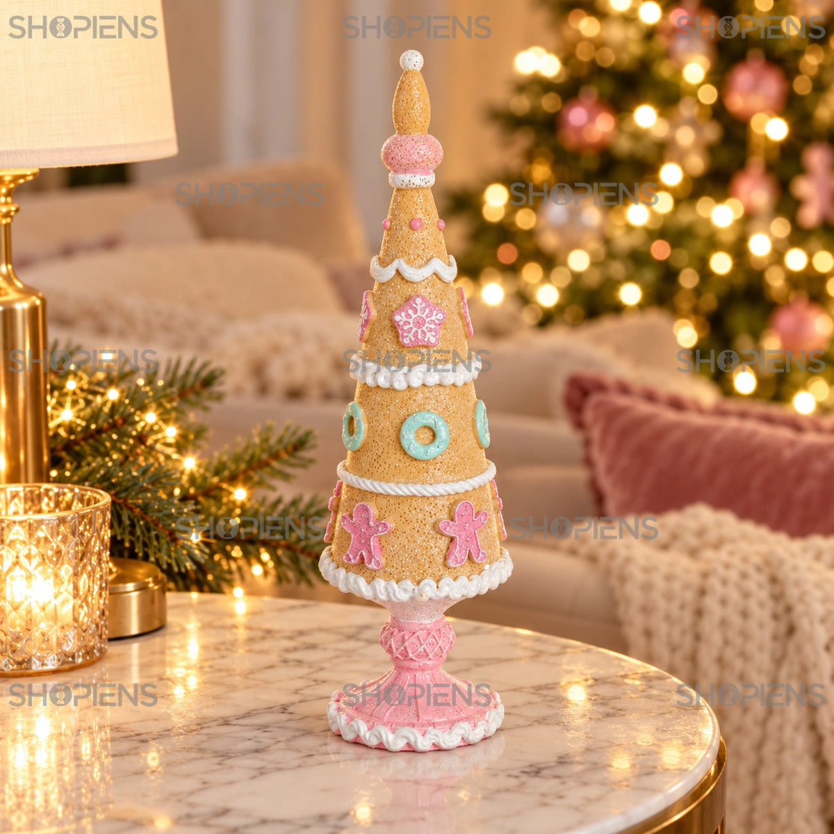 Brad decorativ cu turtă dulce și gogoși, 26,5 cm într-un decor de seară cu lumini de Crăciun | Shopiens®