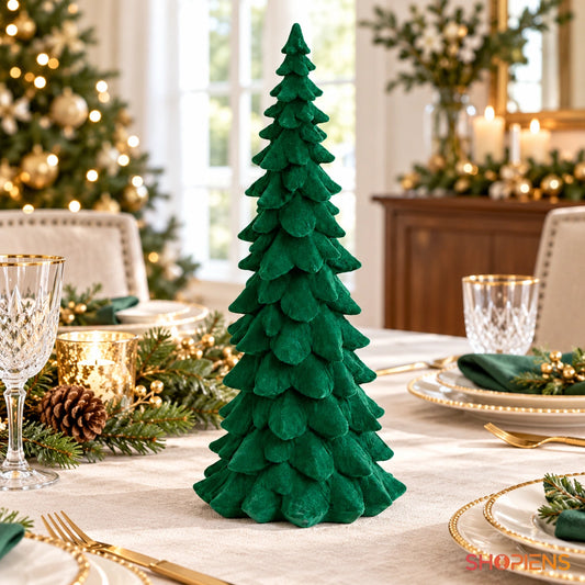Brad decorativ înalt din polirășină verde catifelată, 32 cm pe masa festivă, în lumină naturală | Shopiens®