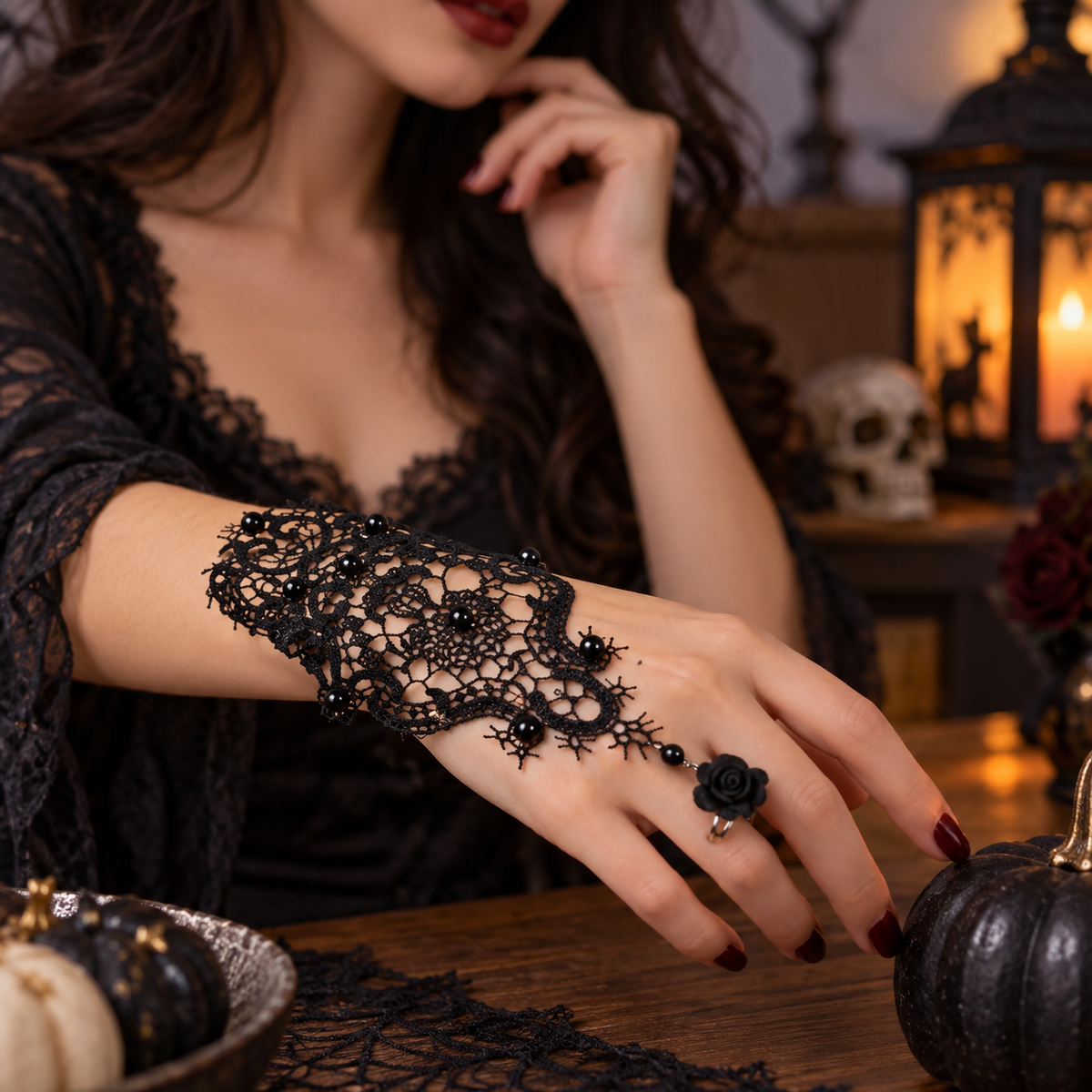 Bratara Cu Inel Si Dantela Neagra Pentru Look Gotic - in folosinta 1 - Shopiens