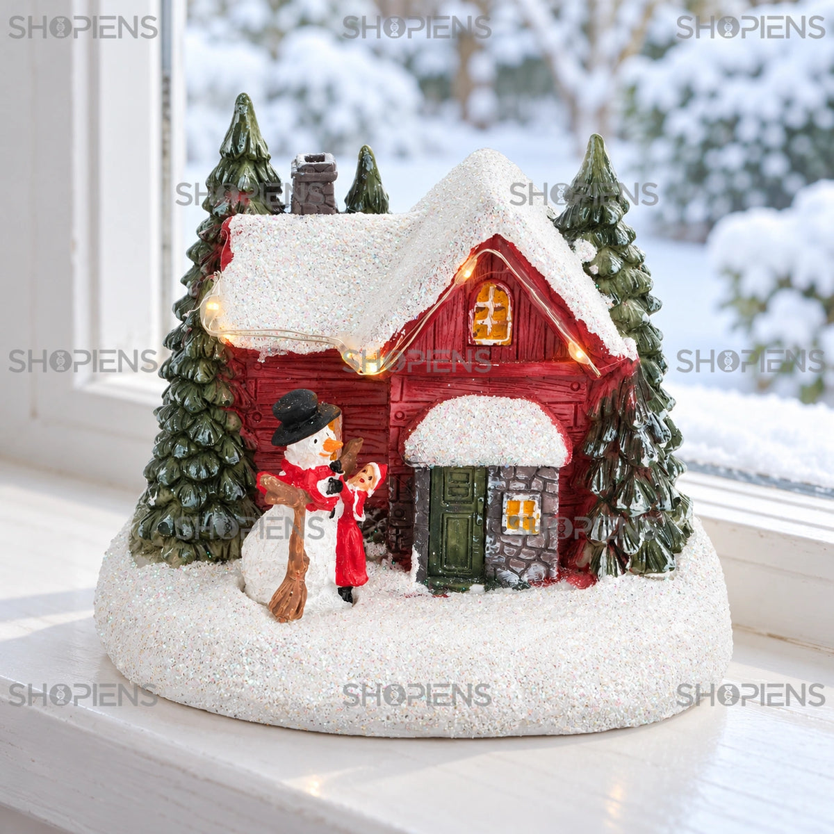 Căsuță ninsă cu om de zăpadă și LED, 11 × 9 × 10 cm pe pervazul ferestrei, într-un decor de iarnă | Shopiens®