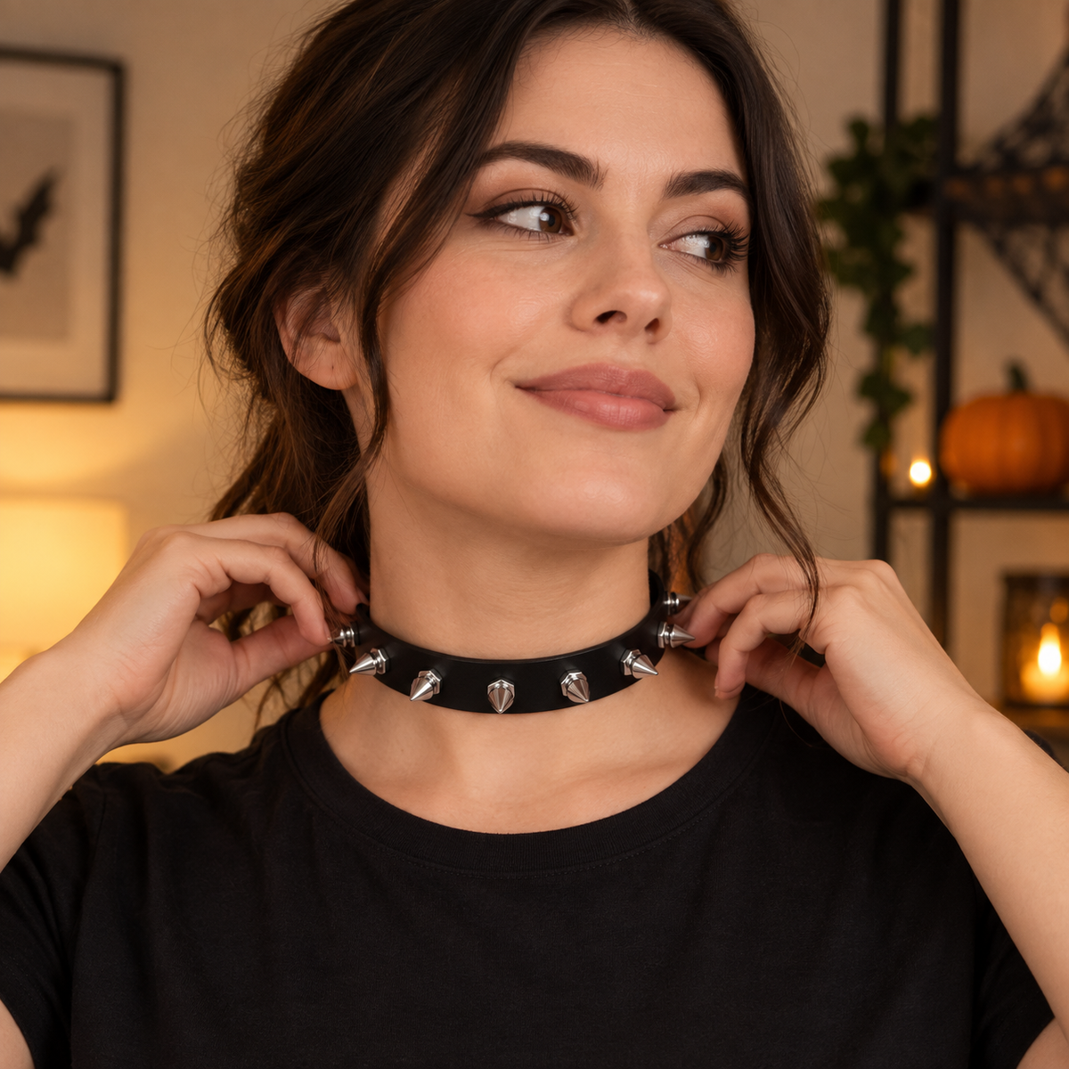 Choker Punk Negru Cu Tinte Argintii Si Capse - in folosinta 1 - Shopiens