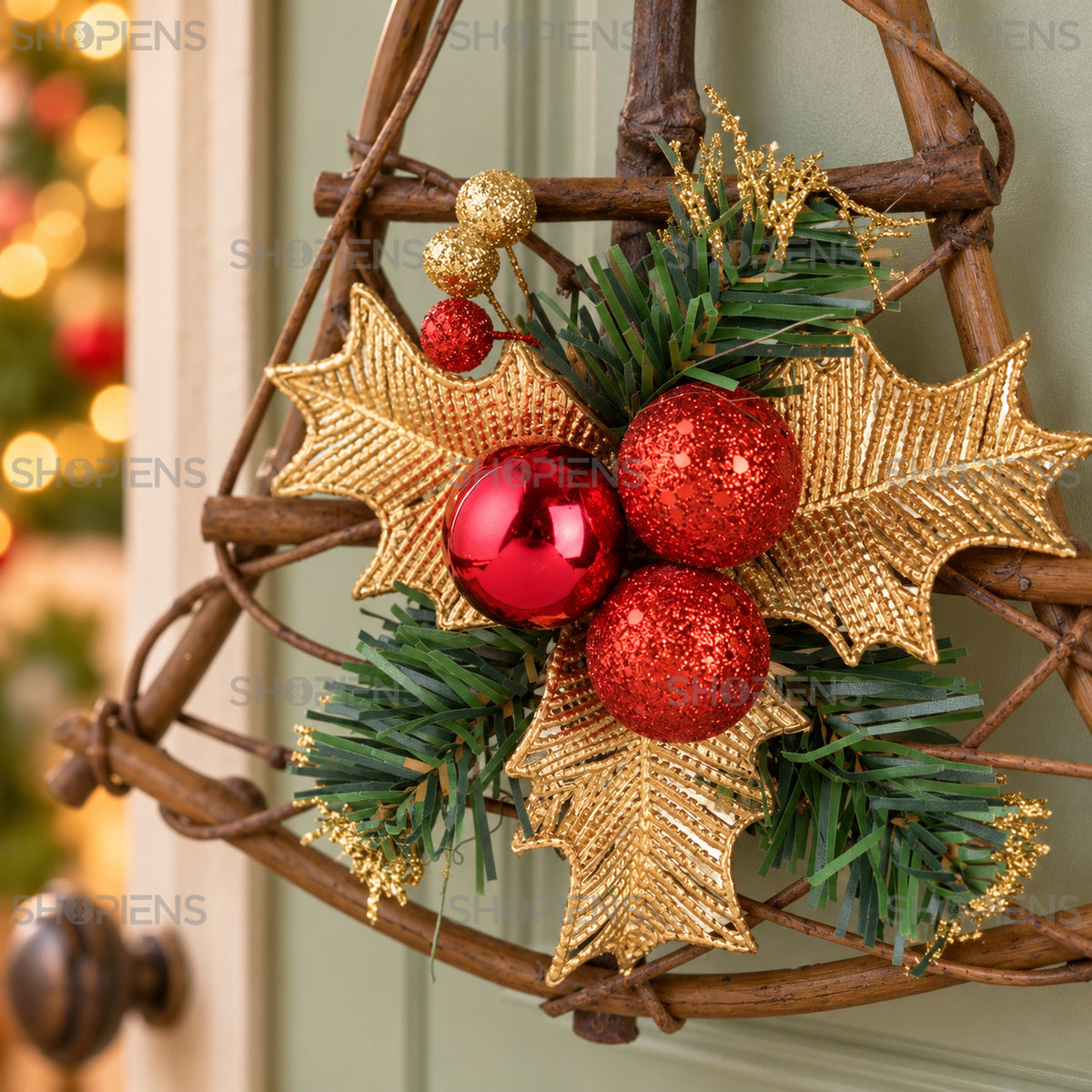 Clopot decorativ cu globuri roșii și frunze aurii, 21 × 20 cm, detaliu apropiat al designului, decor neinclus | Shopiens®