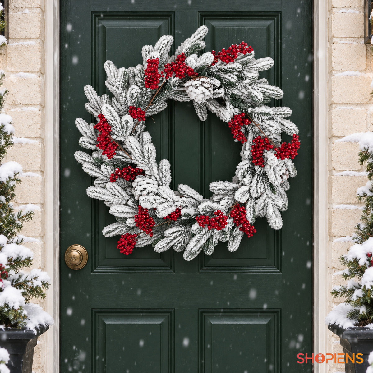 Coroniță de Crăciun ninsă cu pomușoare roșii, Ø60 cm, pe ușa de la intrare, decor neinclus | Shopiens®