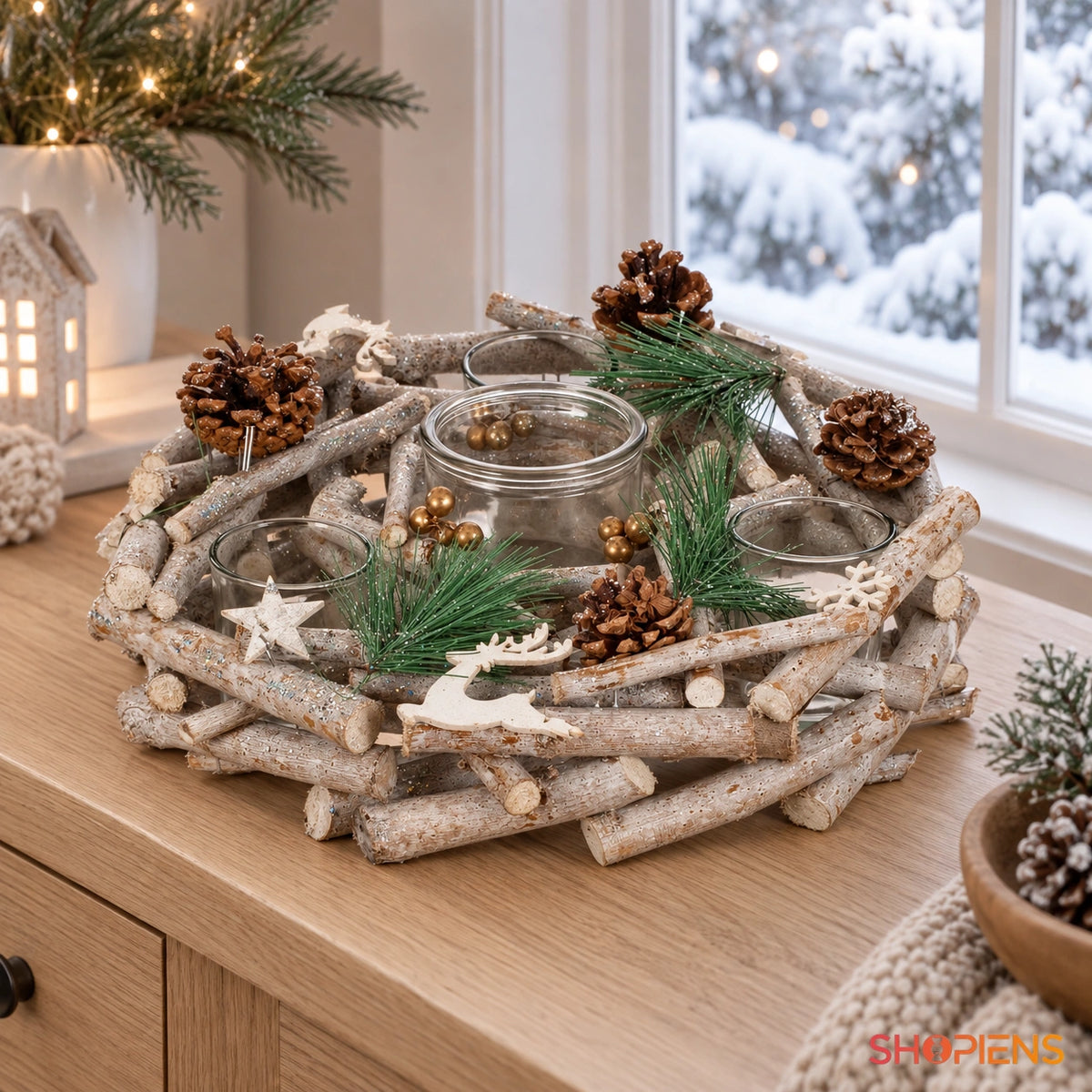 Coroniță din lemn cu patru suporturi de lumânări, 32 cm în decor de Crăciun lângă fereastră | Shopiens®