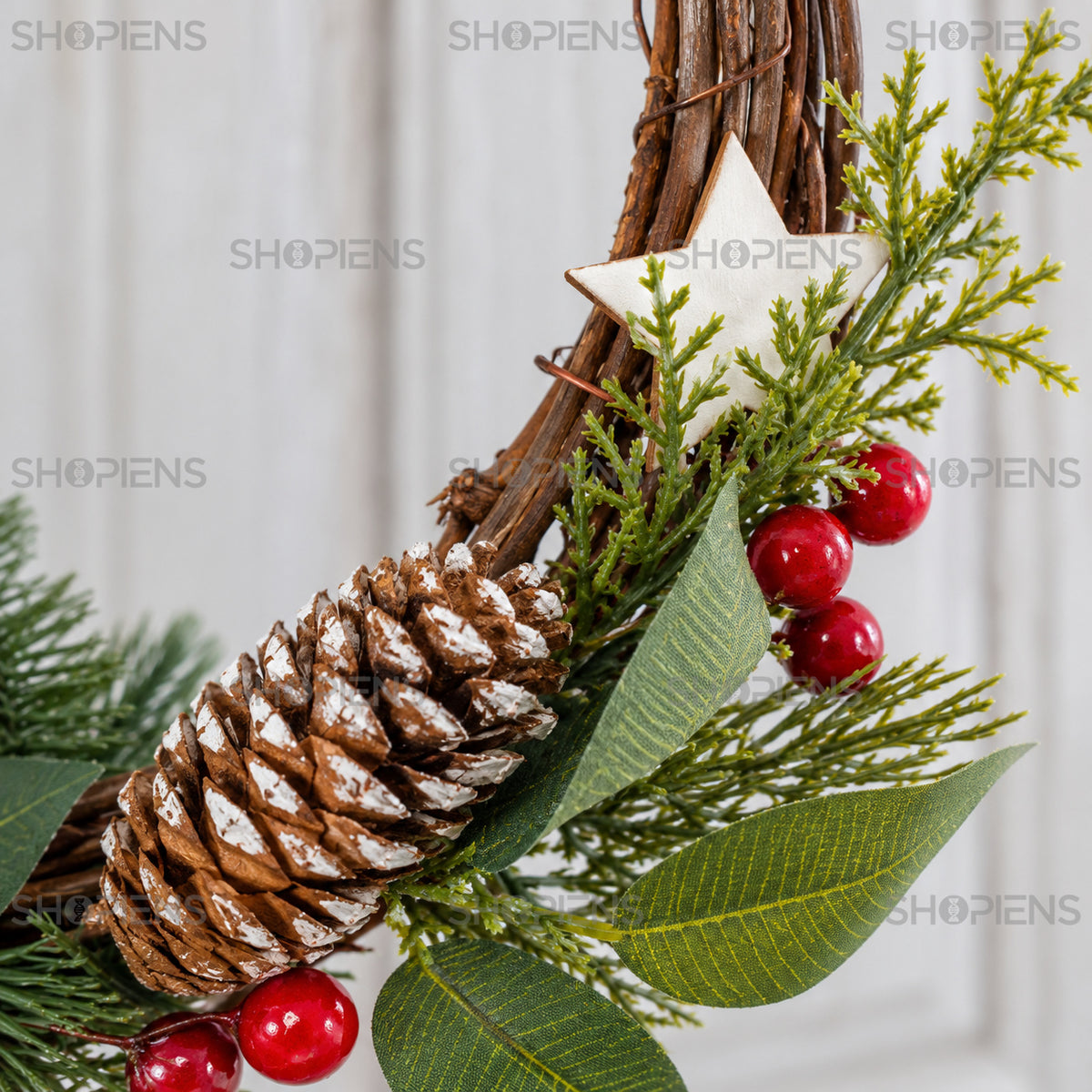 Coroniță rustică cu brăduți și clopoței, Ø30 cm, detaliu al crenguțelor și volumului, decor neinclus | Shopiens®