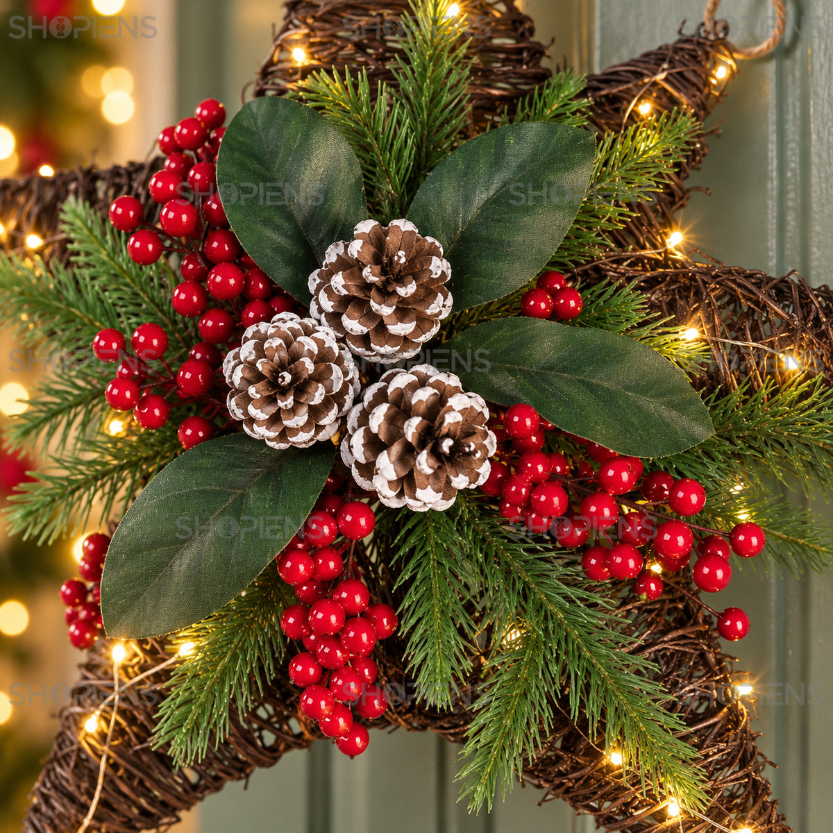Coroniță stea cu pomușoare, conuri și LED, 50 cm, detaliu apropiat al designului, decor neinclus | Shopiens®