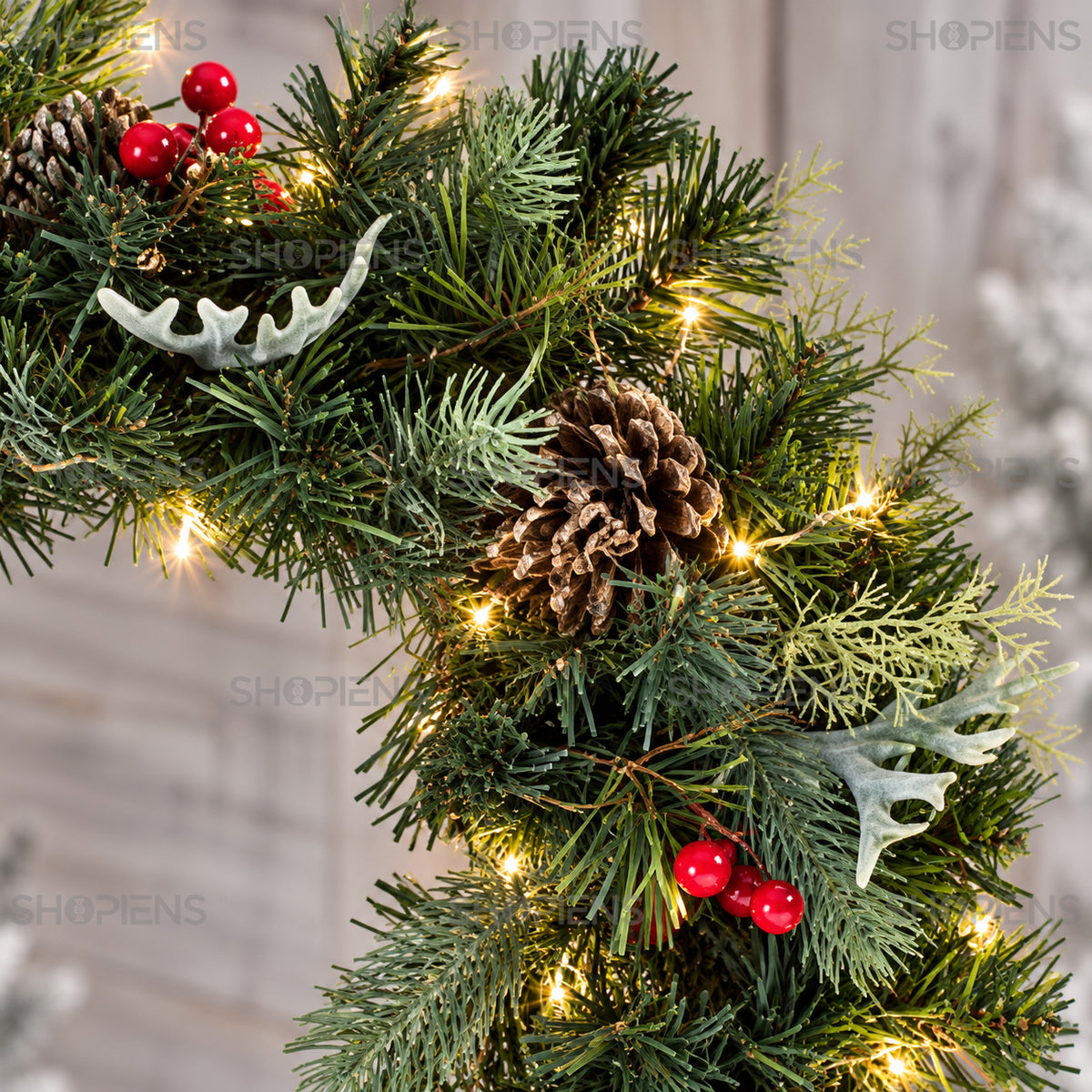 Coroniță verde cu LED, conuri și pomușoare, Ø50 cm, detaliu al crenguțelor și volumului, decor neinclus | Shopiens®