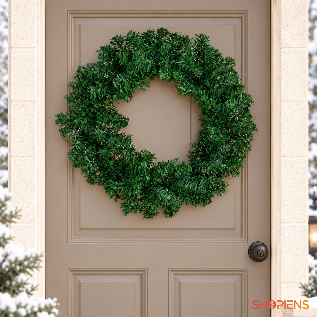 Coroniță verde pentru ușă, Ø60 cm, pe ușa de la intrare, vedere frontală, decor neinclus | Shopiens®