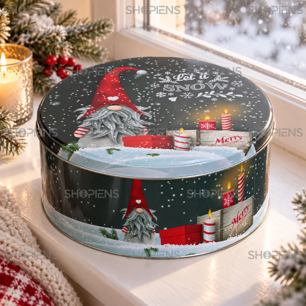 Cutie gri rotundă cu gnom și peisaj de iarnă în decor de Crăciun