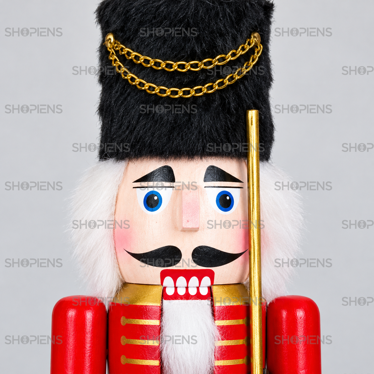 Soldățel cu căciulă neagră și uniformă roșie, 50 cm
