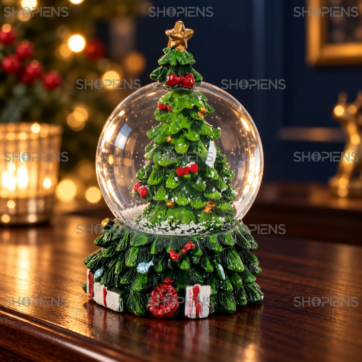 Glob cu brad împodobit și stea aurie, 8 cm într-un decor festiv de seară | Shopiens®