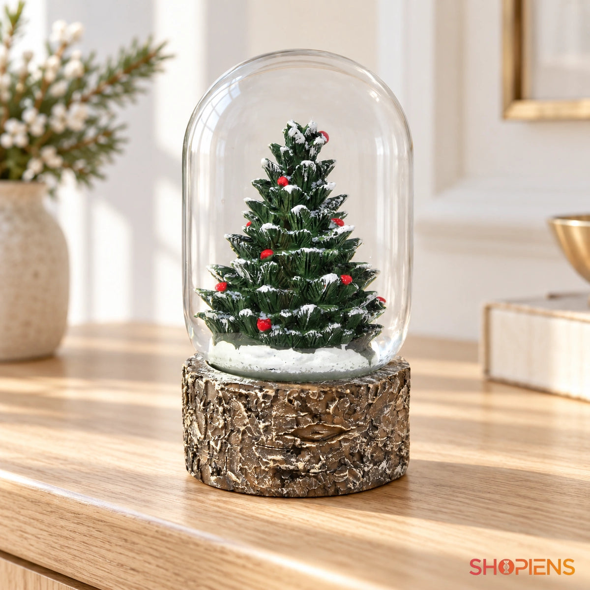 Brad în glob decorativ cu bază de trunchi, 11 cm pe o consolă într-un decor luminos | Shopiens®