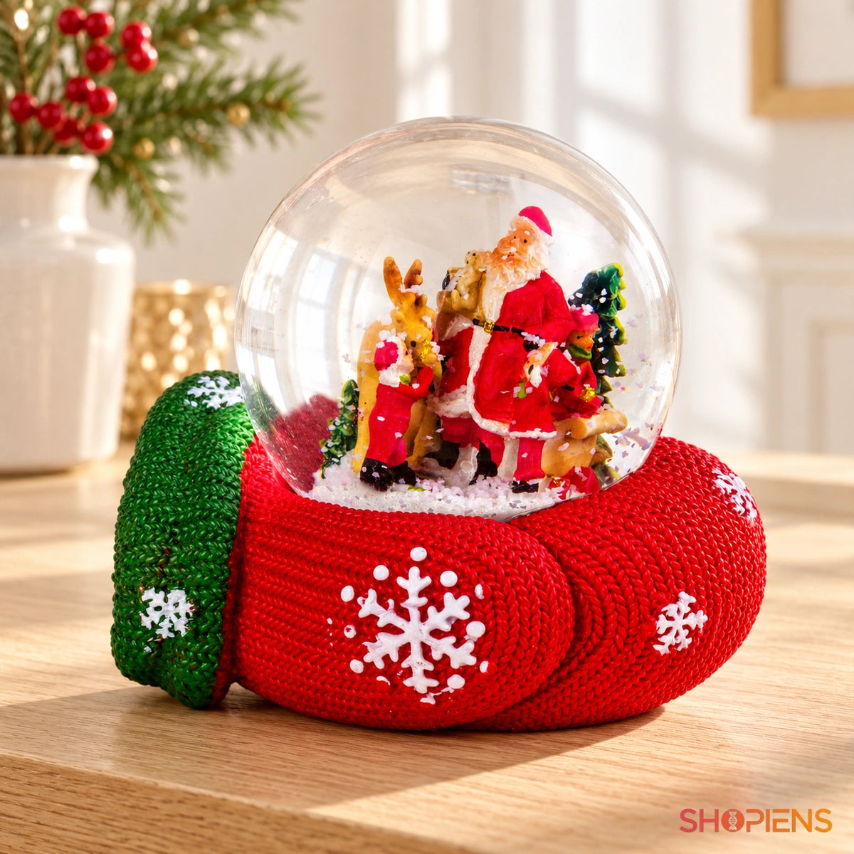 Glob de Crăciun pe mănușă decorativă pe o consolă într-un decor luminos | Shopiens®