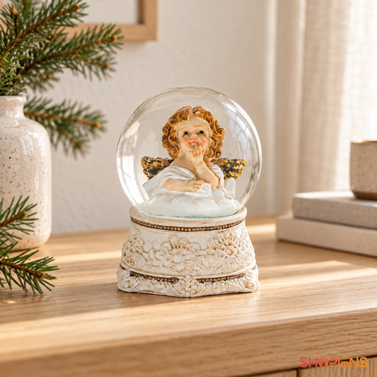 Glob decorativ cu îngeraș și aripi aurii, 8 cm pe o consolă într-un decor luminos | Shopiens®