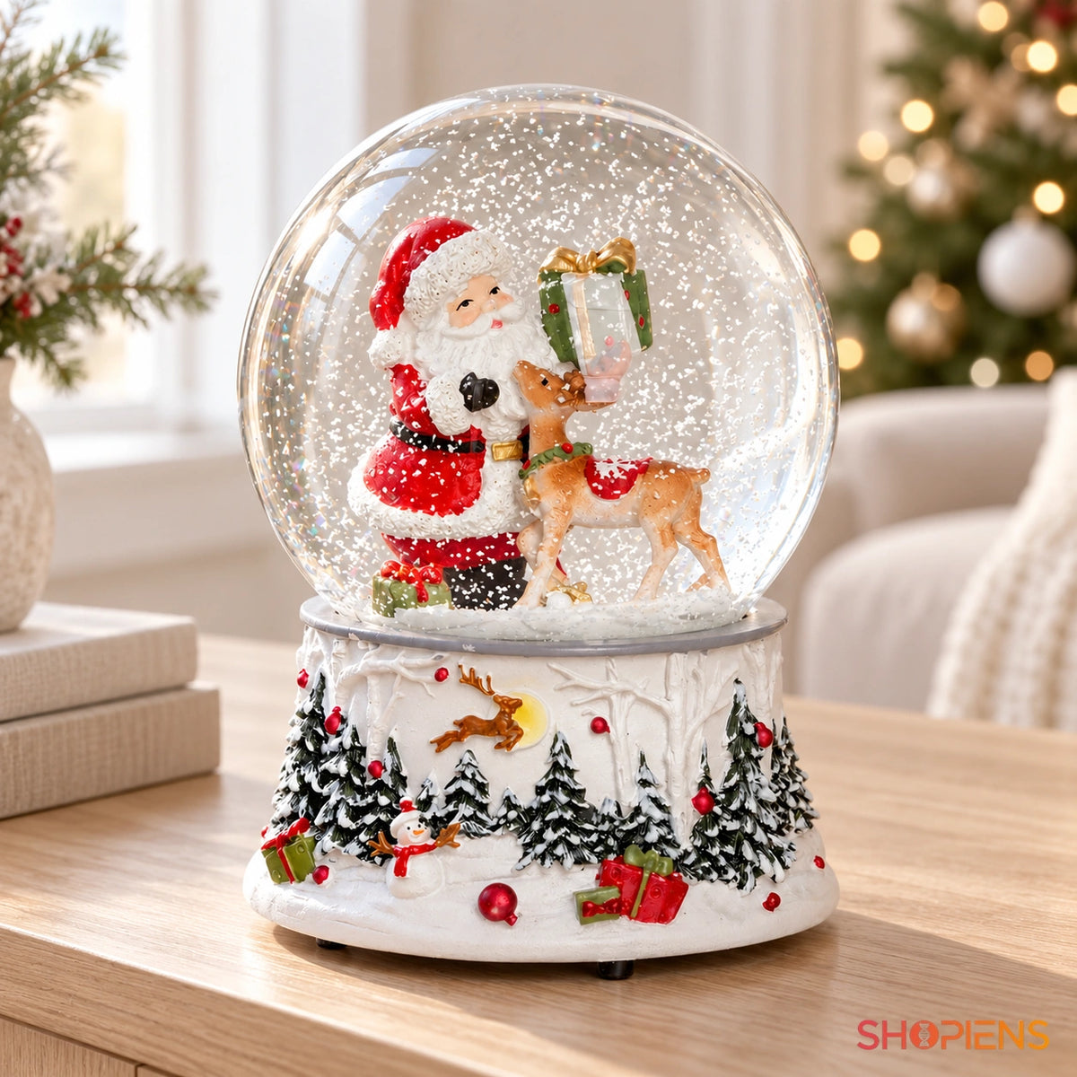 Glob decorativ cu Moș Crăciun, cerb și cadou în decor luminos de Crăciun | Shopiens®