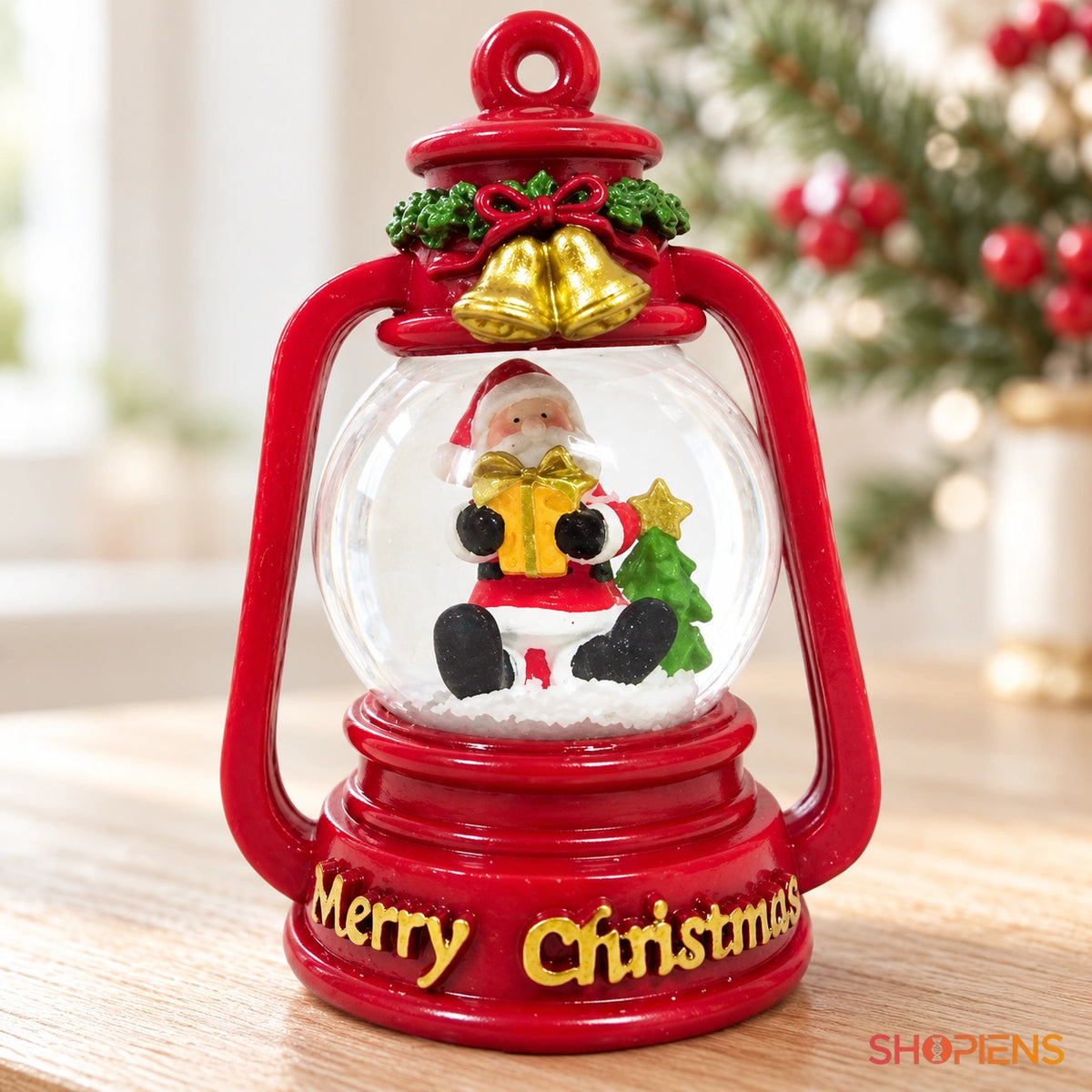Felinar decorativ cu glob și Moș Crăciun, 6 cm pe o consolă într-un decor luminos | Shopiens®