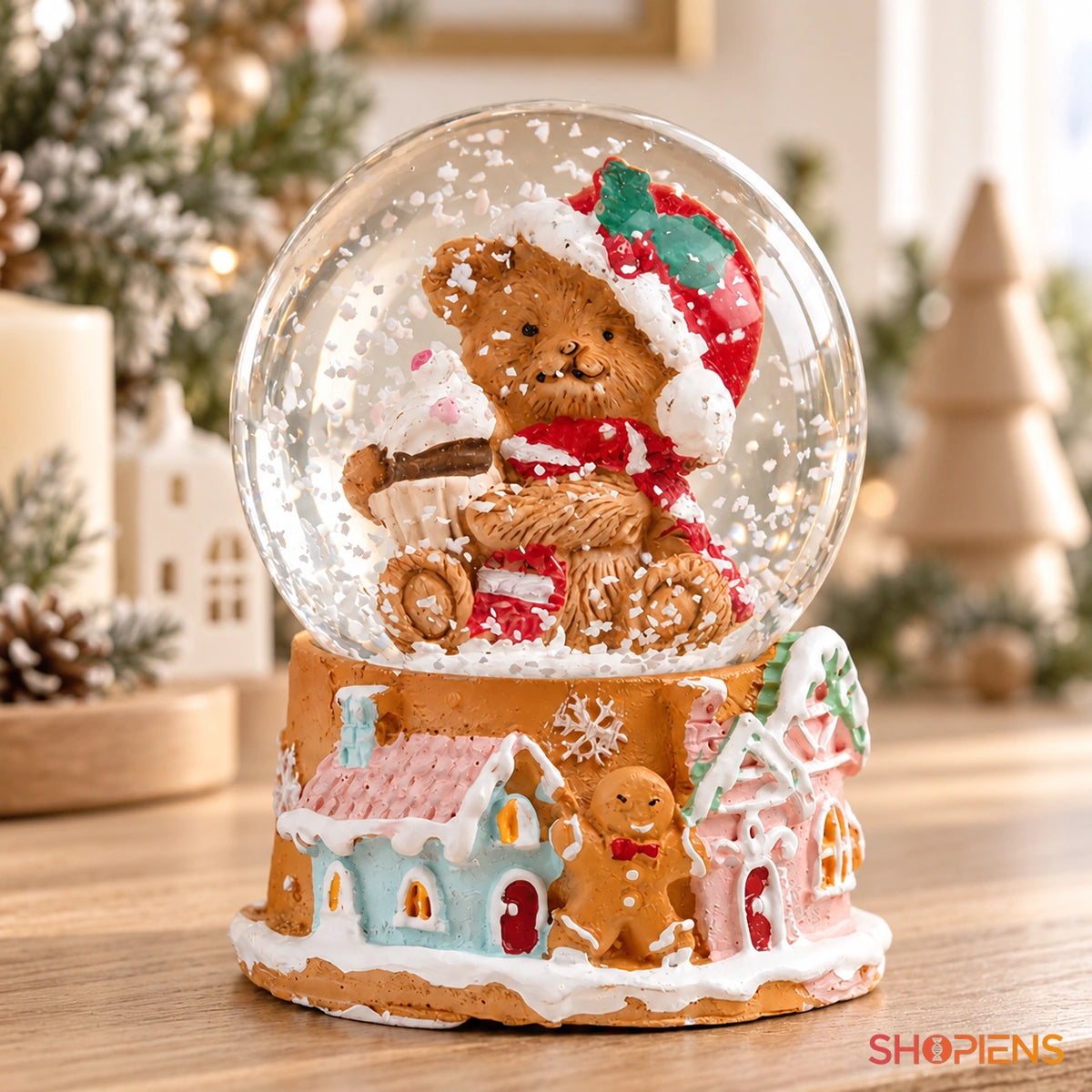 Glob cu ursuleț și căsuțe dulci, 6 cm pe o consolă într-un decor luminos | Shopiens®