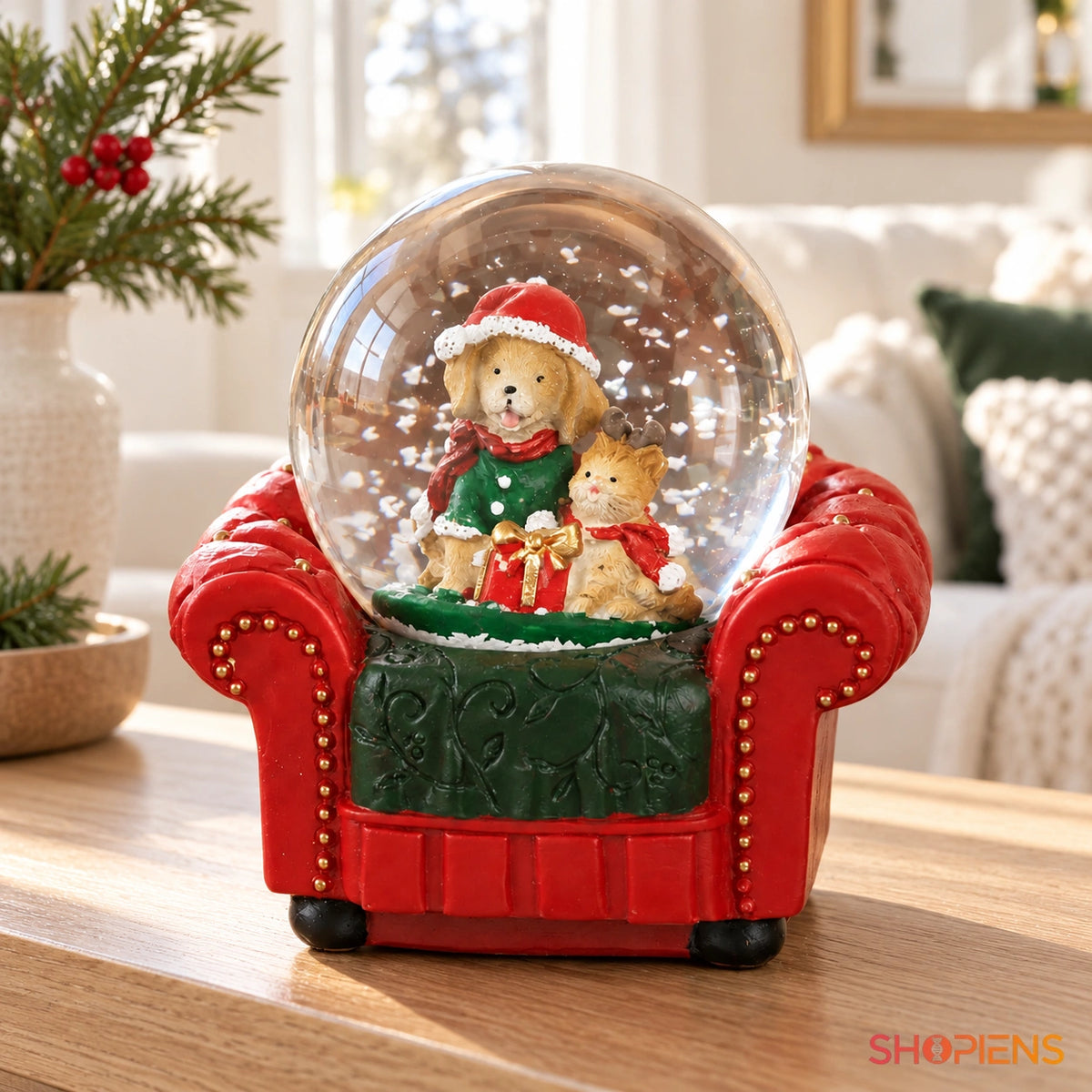 Glob de zăpadă cu animăluțe în fotoliu, 10 cm într-un decor luminos de Crăciun | Shopiens®