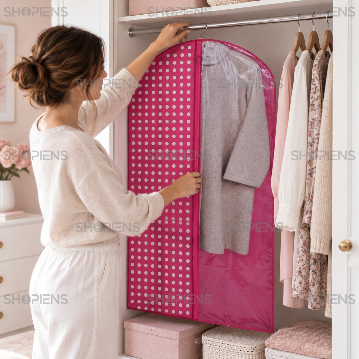 Husă fucsia cu buline pentru costume, 100 cm