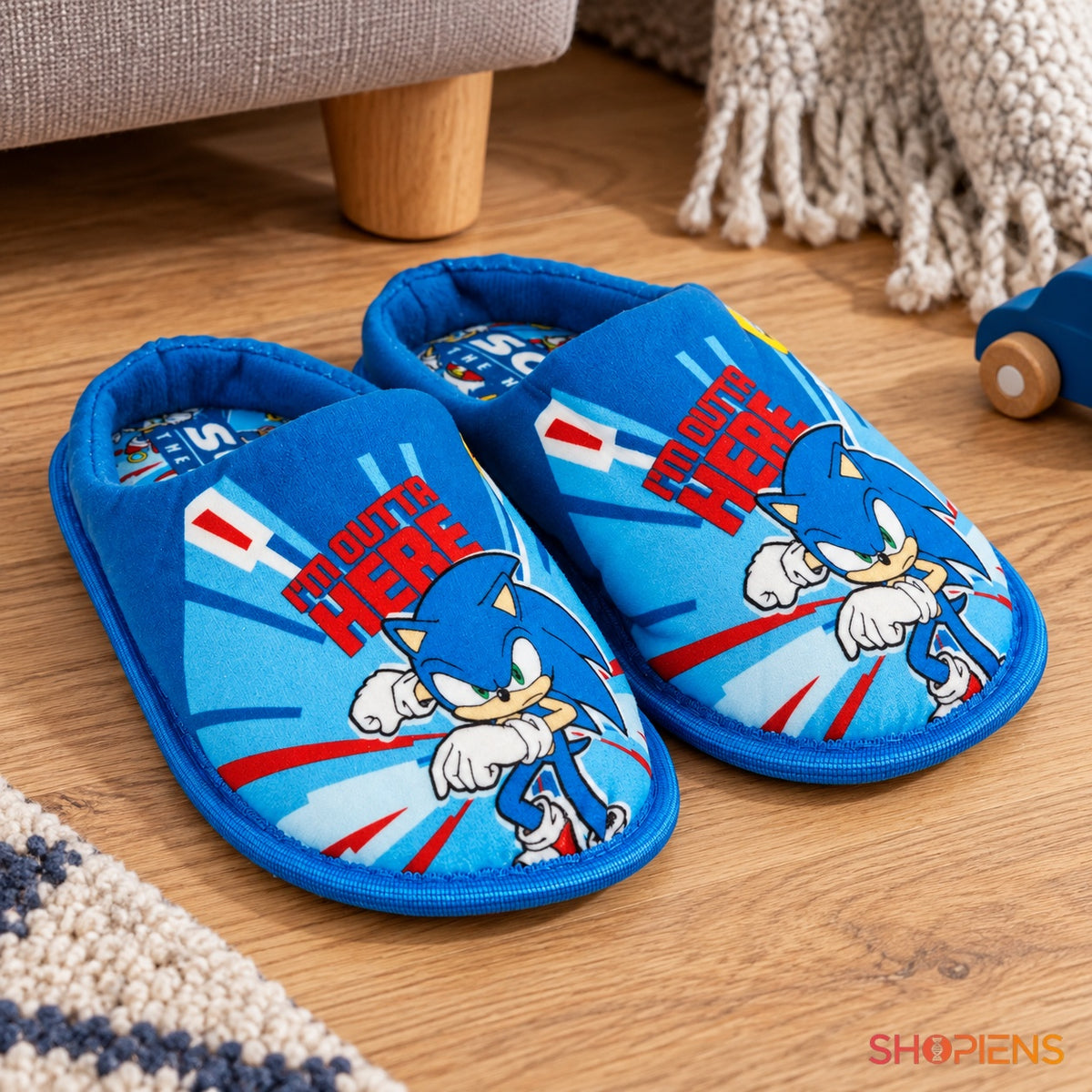 Papuci bleu Sonic cu imprimeu colorat — în decor de casă, mărimea 31-32