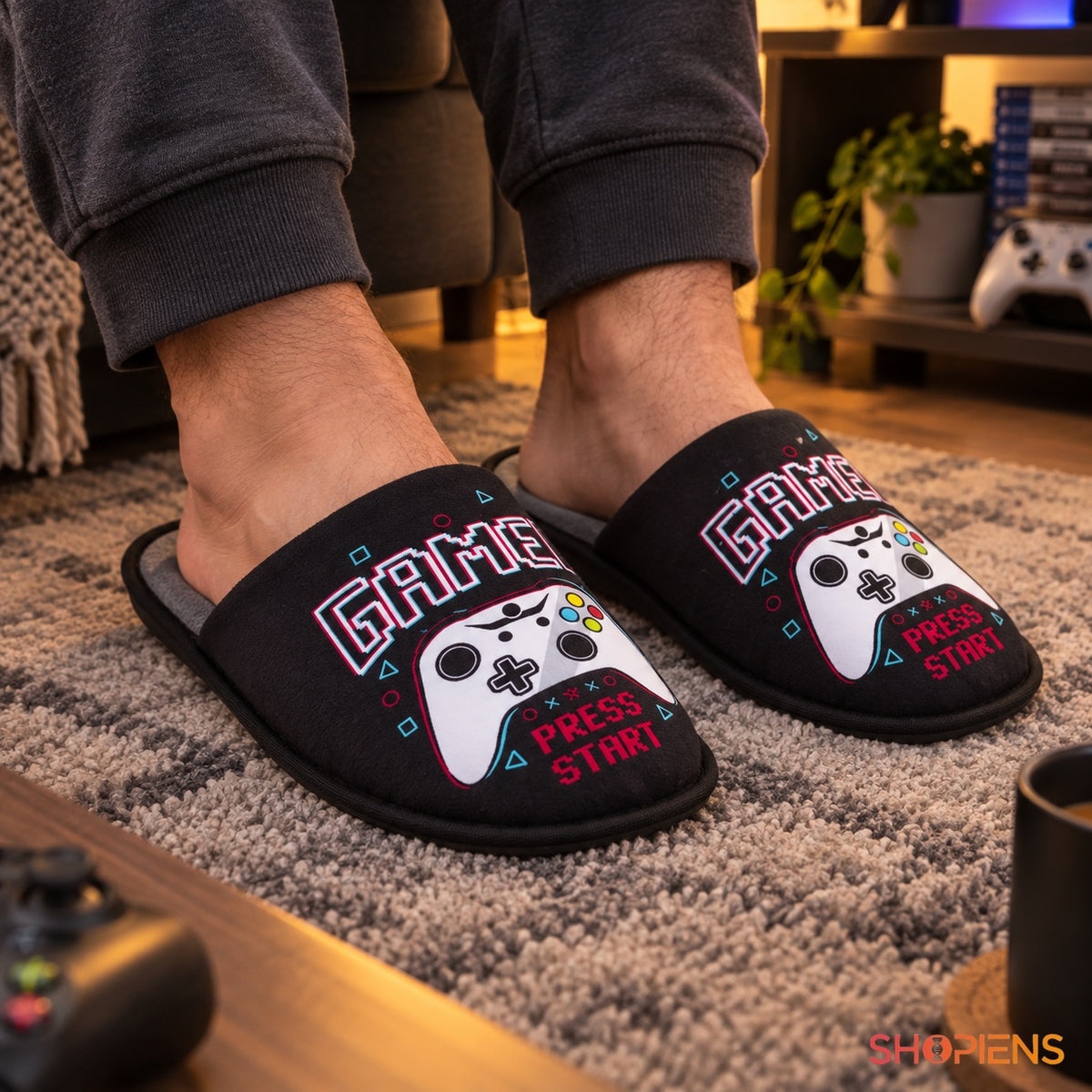 Papuci negri cu imprimeu gamer — în decor de casă, mărimea 41-42