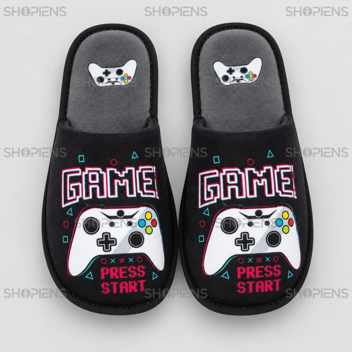 Papuci negri cu imprimeu gamer — vedere de sus