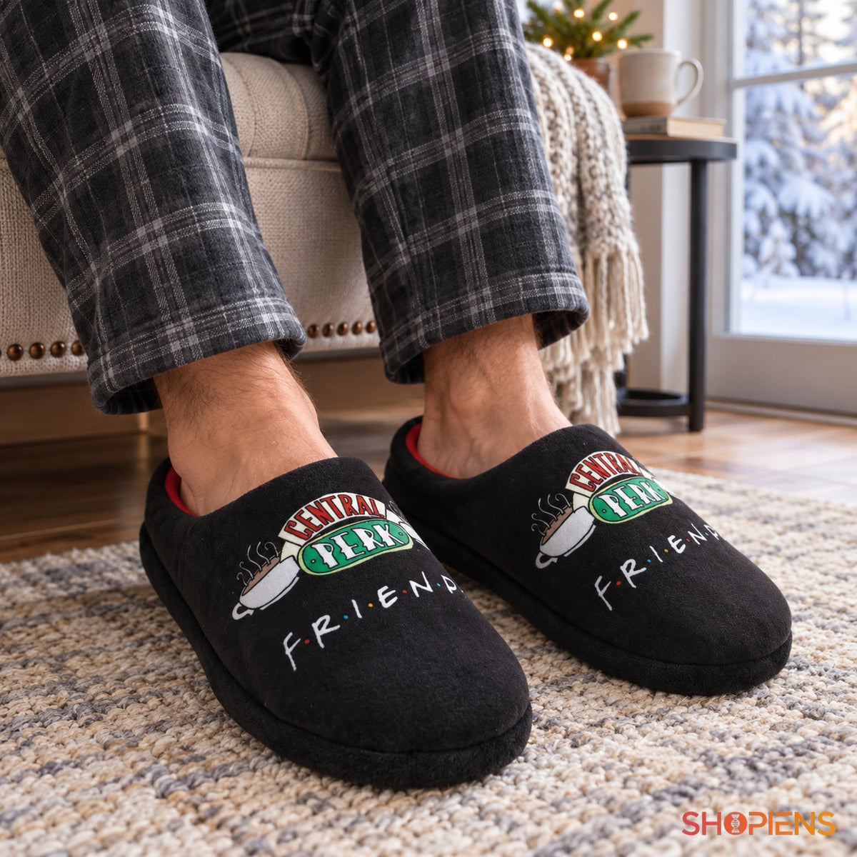 Papuci Friends negri cu interior roșu — în decor de casă, mărimea 37-38