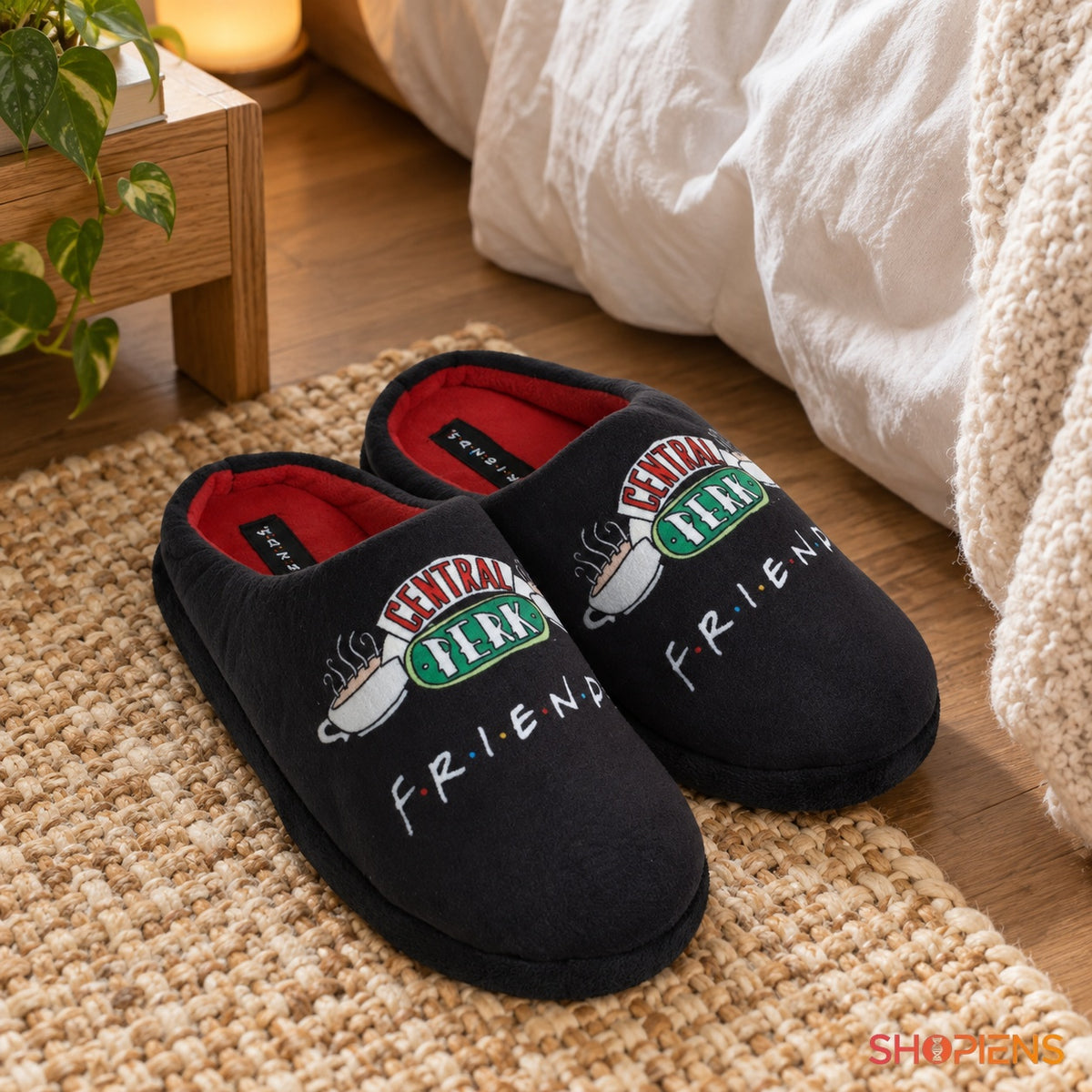 Papuci Friends negri cu interior roșu — în decor de casă, mărimea 39-40