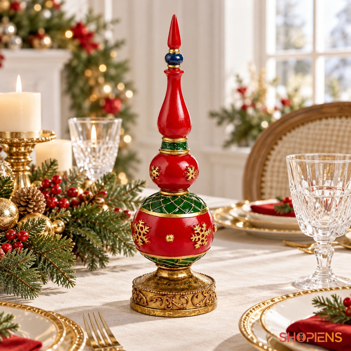 Ornament vintage cu globuri roșii pe bază aurie, 28 cm pe masa festivă, în lumină naturală | Shopiens®