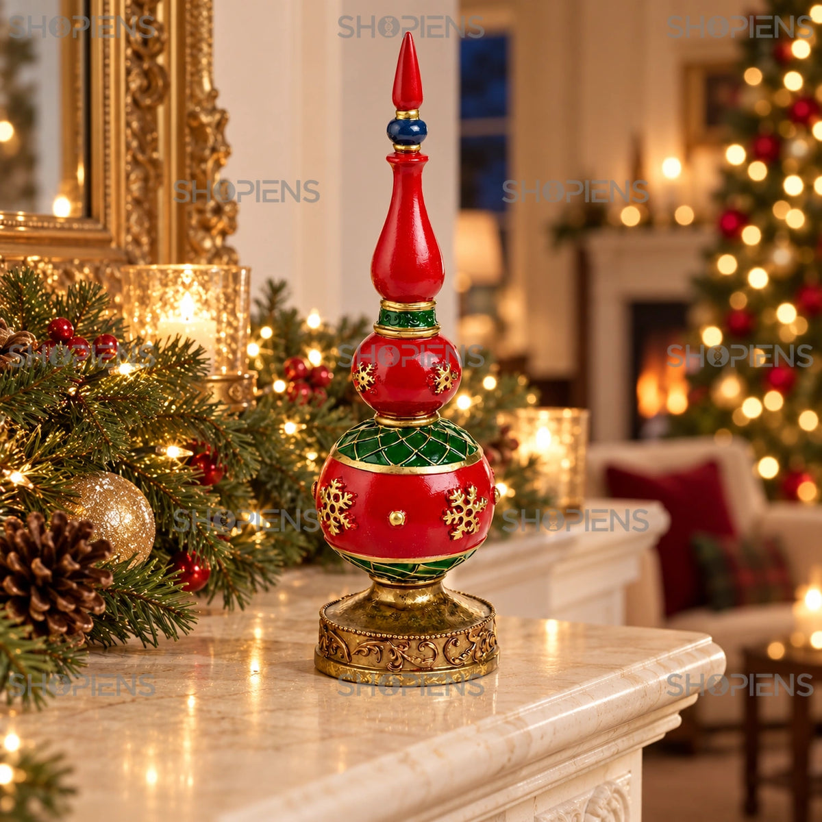 Ornament vintage cu globuri roșii pe bază aurie, 28 cm pe șemineu, într-un decor de seară cu lumini de Crăciun | Shopiens®