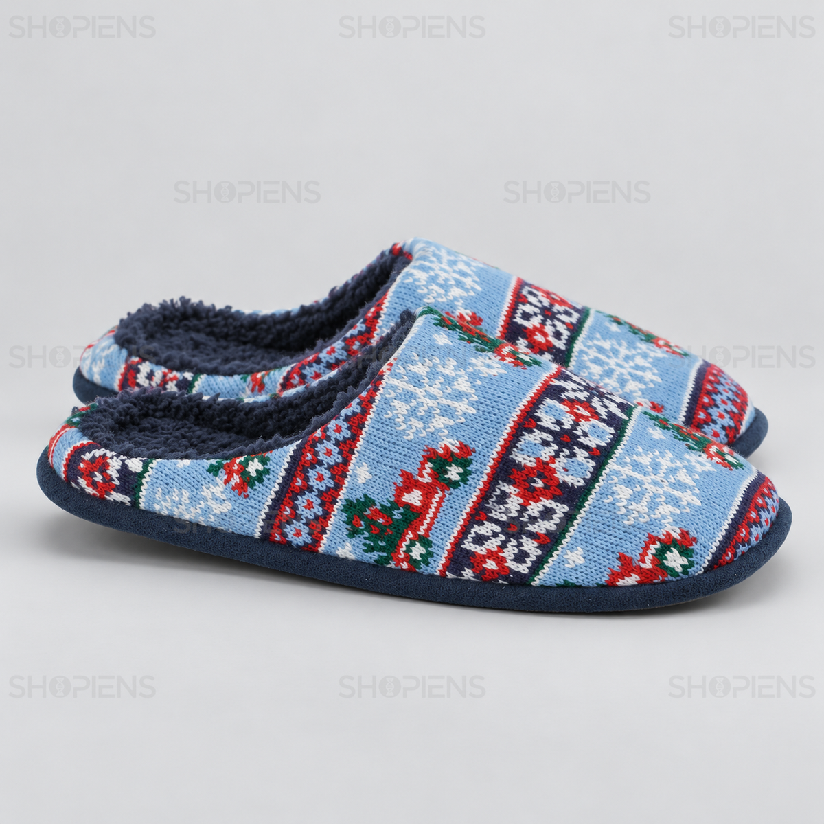 Papuci bleu jacquard cu camioane și căptușeală pufoasă, vedere din profil dreapta pe fundal gri deschis | Shopiens®