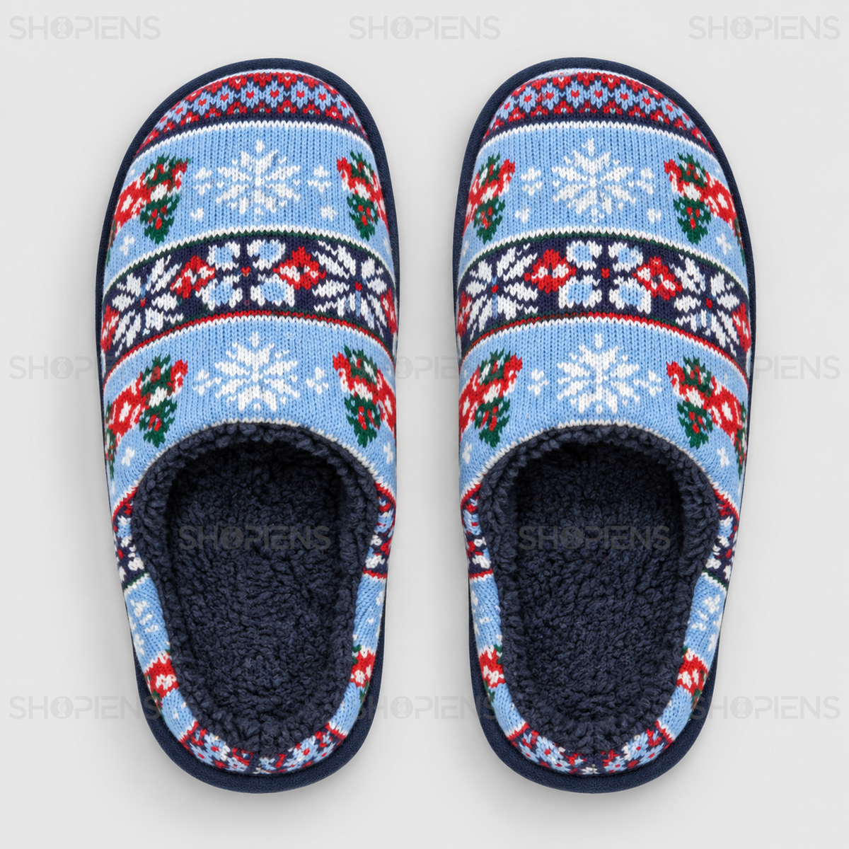 Papuci bleu jacquard cu camioane și căptușeală pufoasă, vedere de sus pe fundal gri deschis | Shopiens®