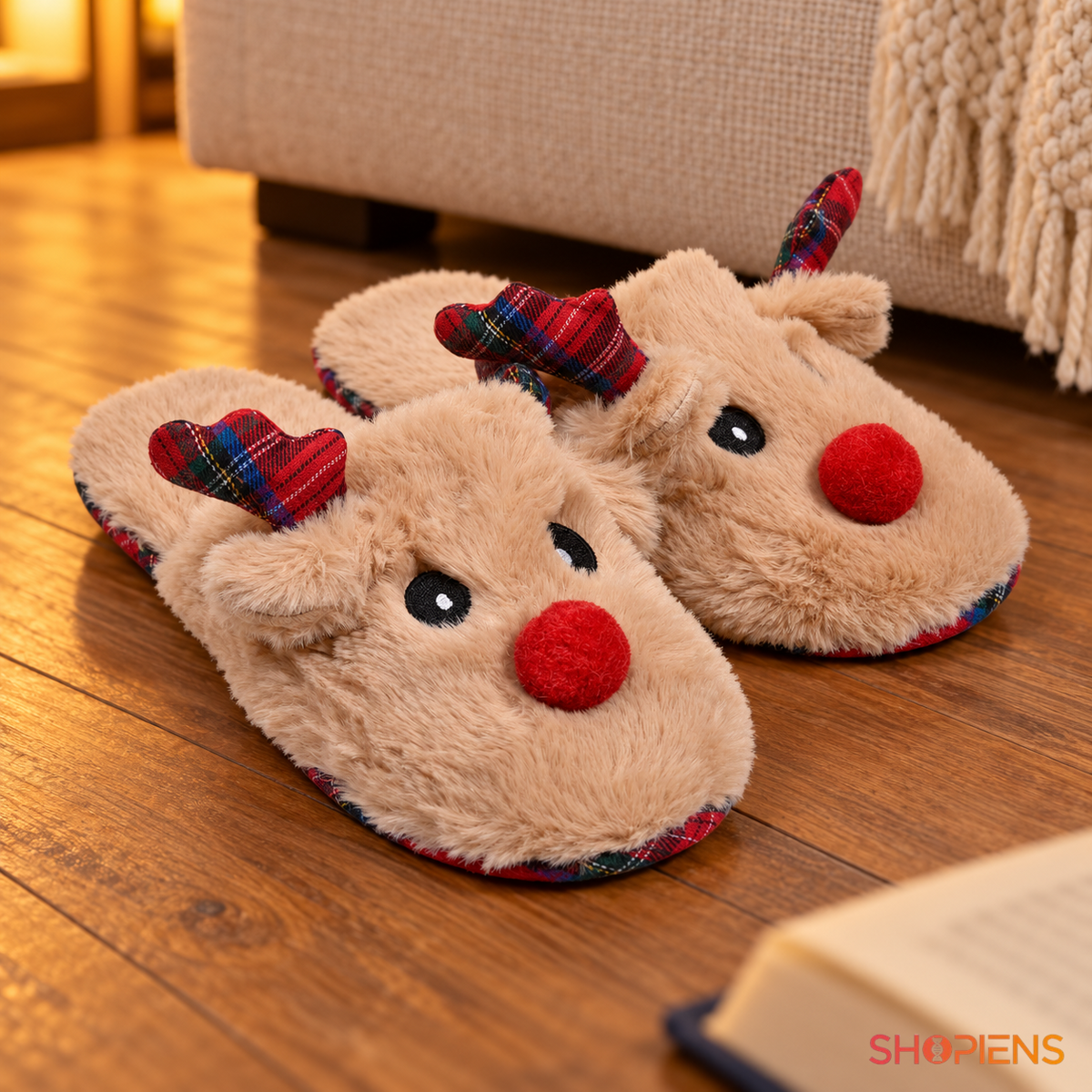 Papuci bej cu ren 3D și nas roșu cu pompon, pereche nepurtată în decor de interior, decor neinclus | Shopiens®