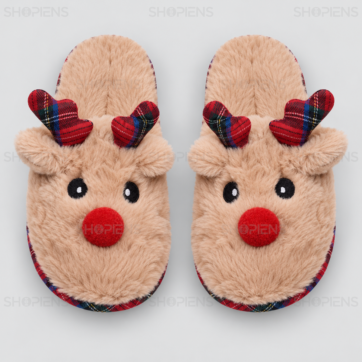 Papuci bej cu ren 3D și nas roșu cu pompon, vedere de sus pe fundal gri deschis | Shopiens®