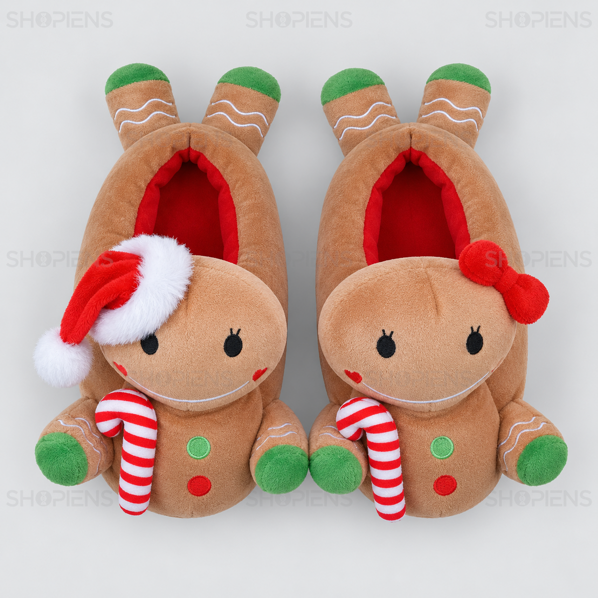 Papuci maro cu personaje 3D din turtă dulce, vedere de sus pe fundal gri deschis | Shopiens®
