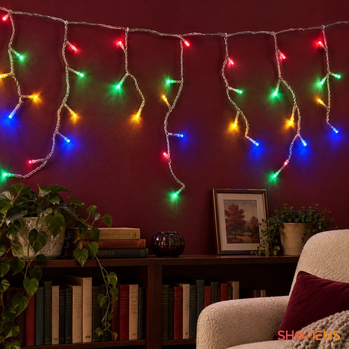 Perdea cu 144 LED-uri multicolore și cablu transparent, într-un colț de lectură vișiniu | Shopiens®
